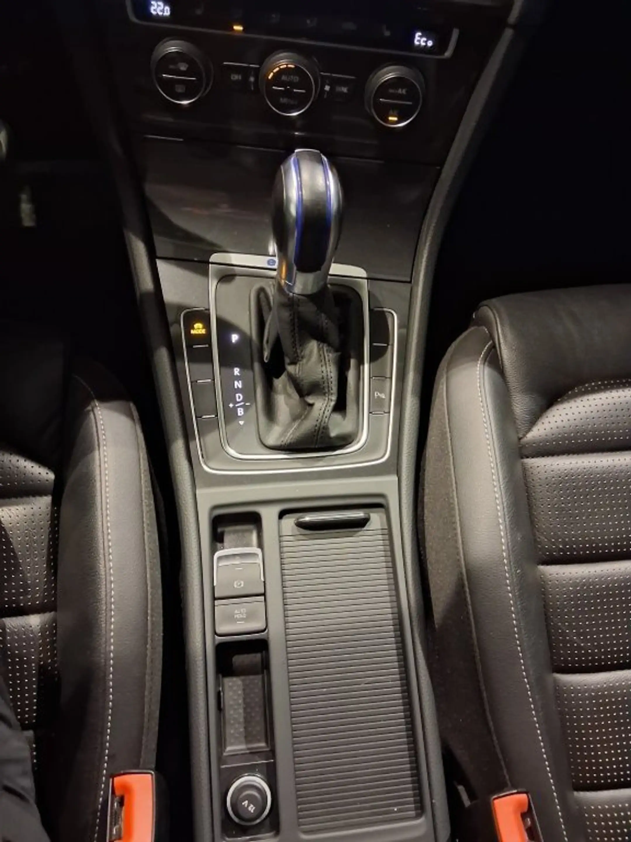 Volkswagen e-Golf Navi,LED,Leder Sportsitze,Rückfahrk.,ACC,ISOFIX — photo 6