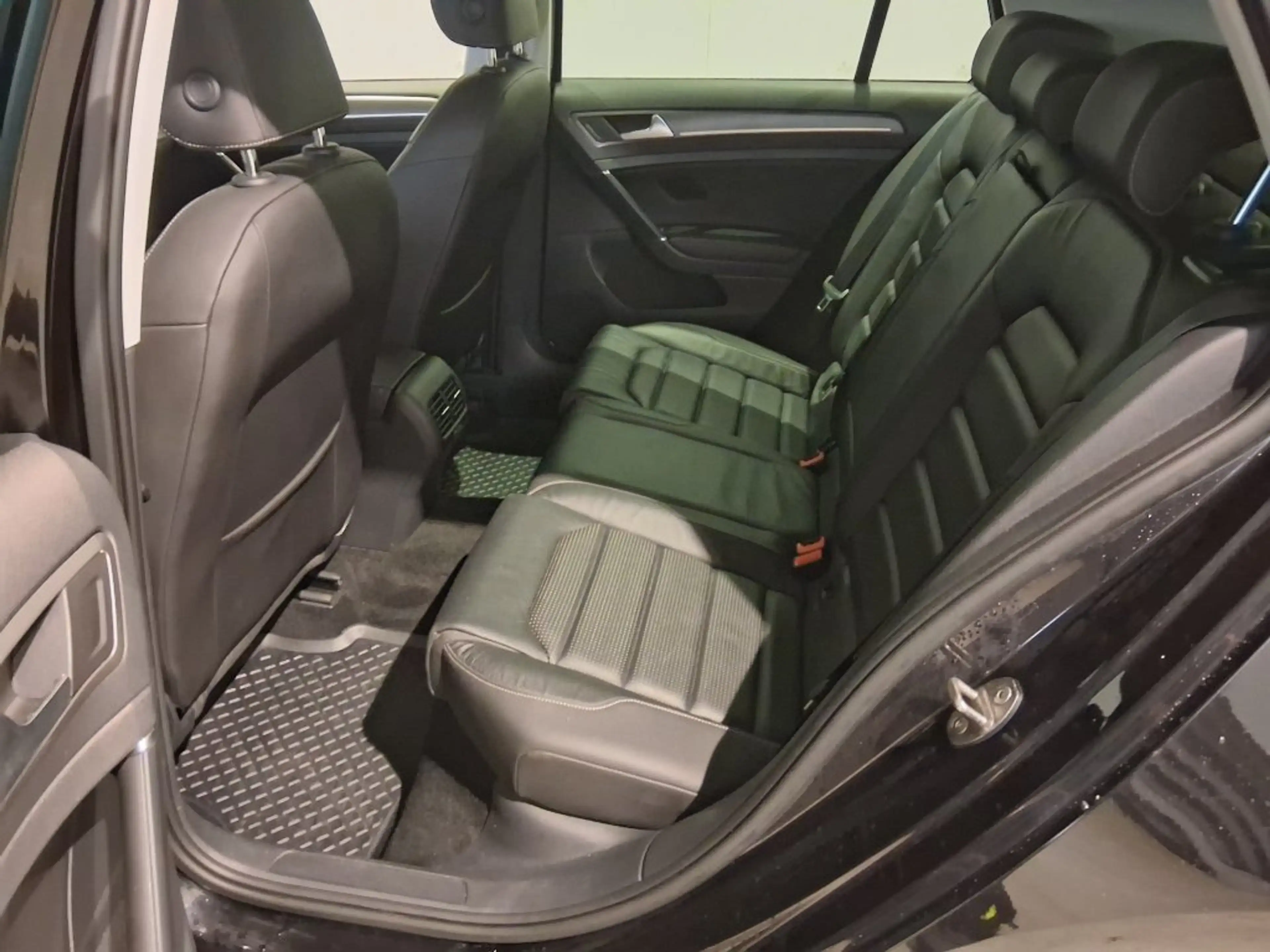 Volkswagen e-Golf Navi,LED,Leder Sportsitze,Rückfahrk.,ACC,ISOFIX — photo 3