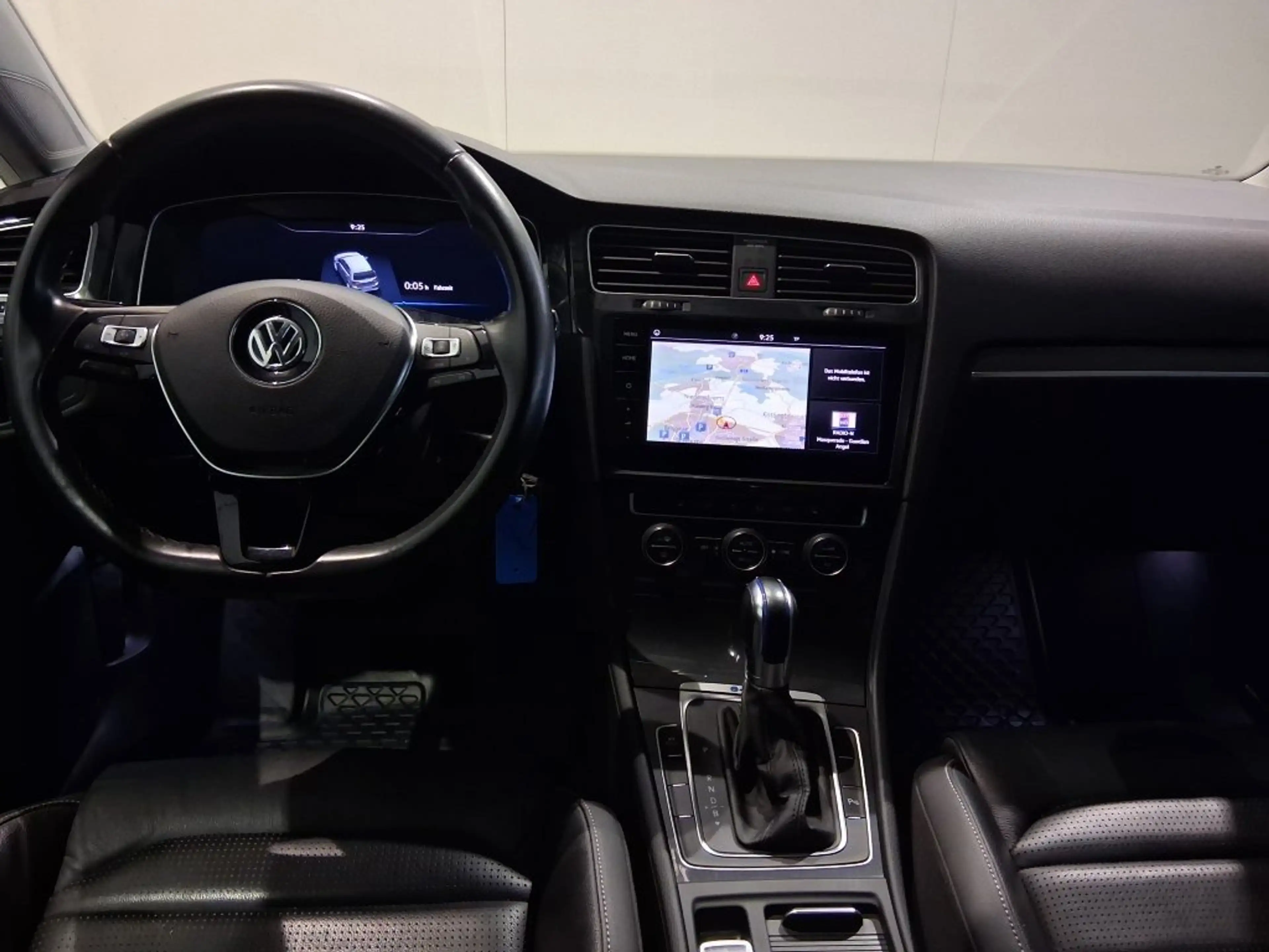 Volkswagen e-Golf Navi,LED,Leder Sportsitze,Rückfahrk.,ACC,ISOFIX — photo 4