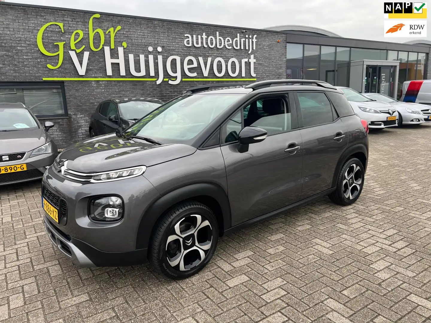 Citroen C3 Aircross 1.2 PureTech S&S Business Grijs - 1
