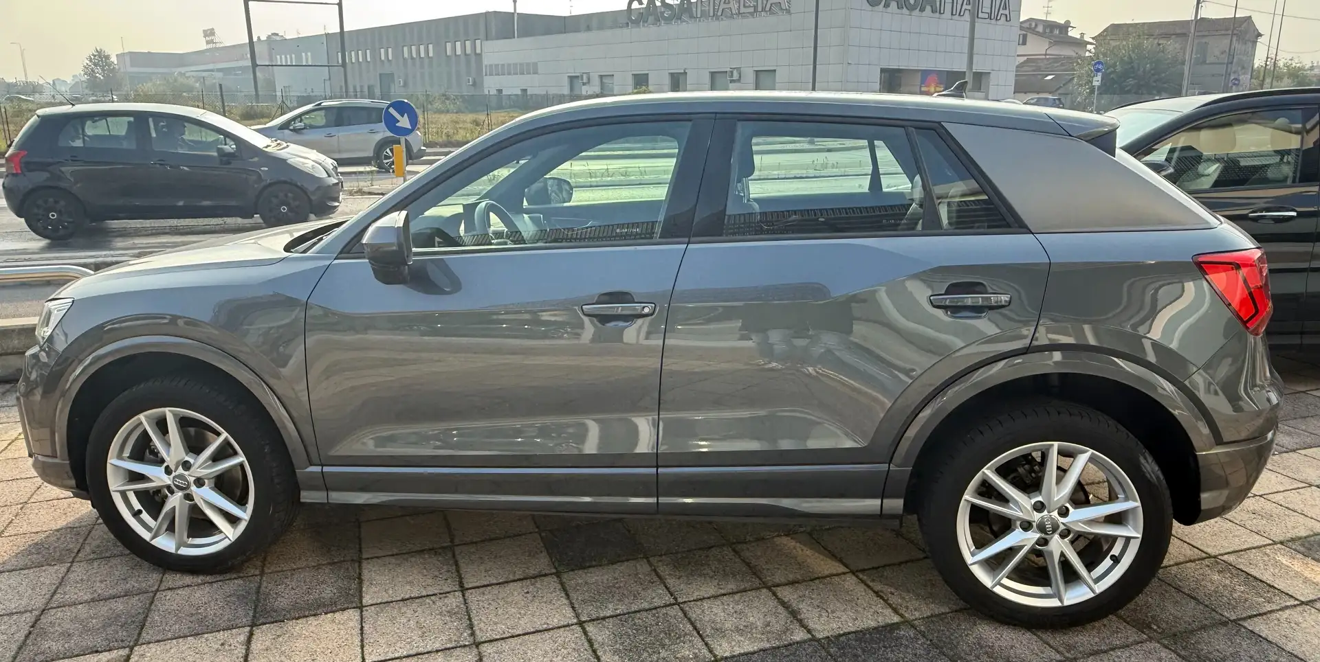 Audi Q2 Q2  1.6 tdi Sport s-tronic Allestimento S line Grigio - 2