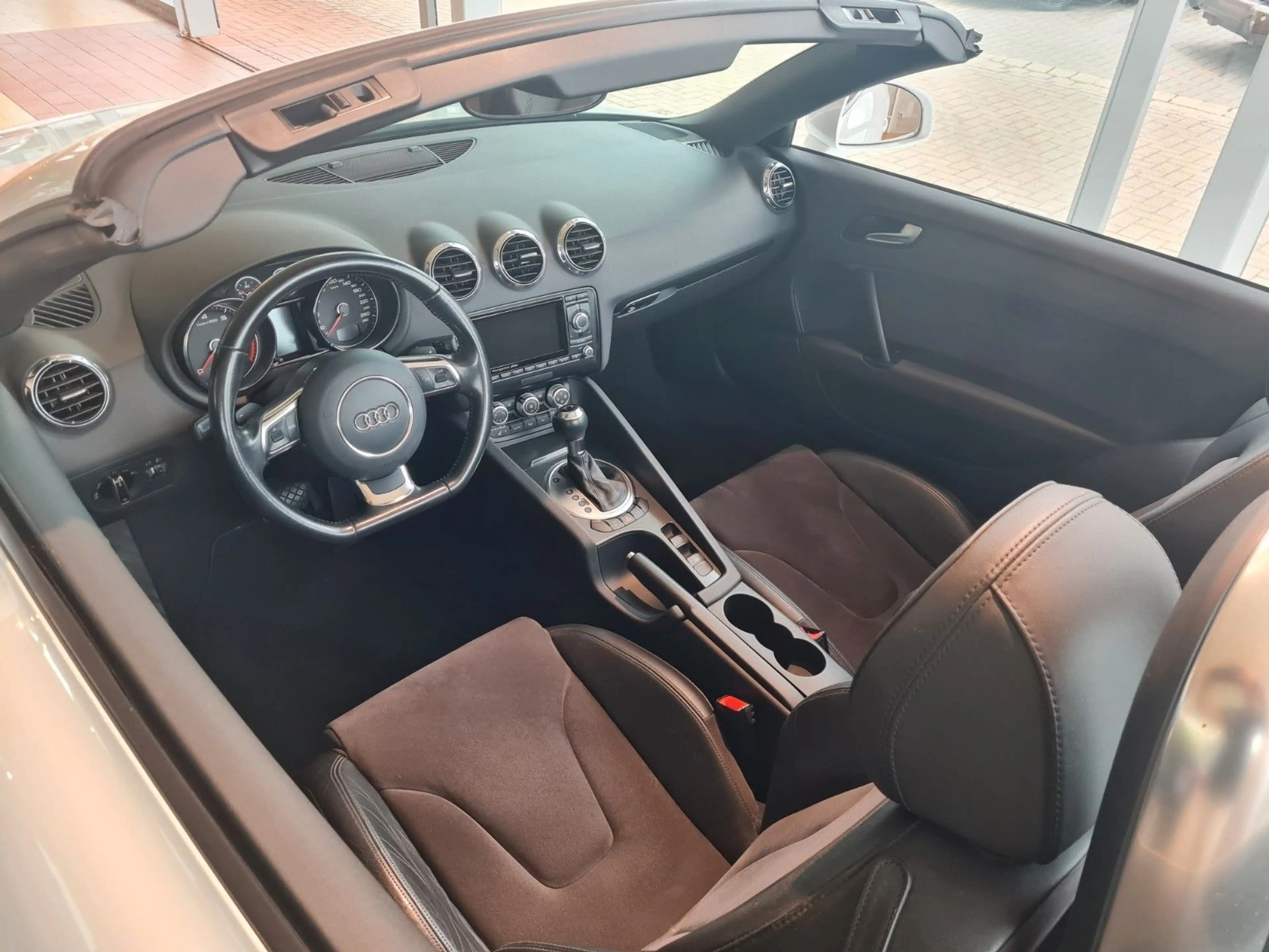 Audi TT Roadster 2.0 TFSI — photo 11