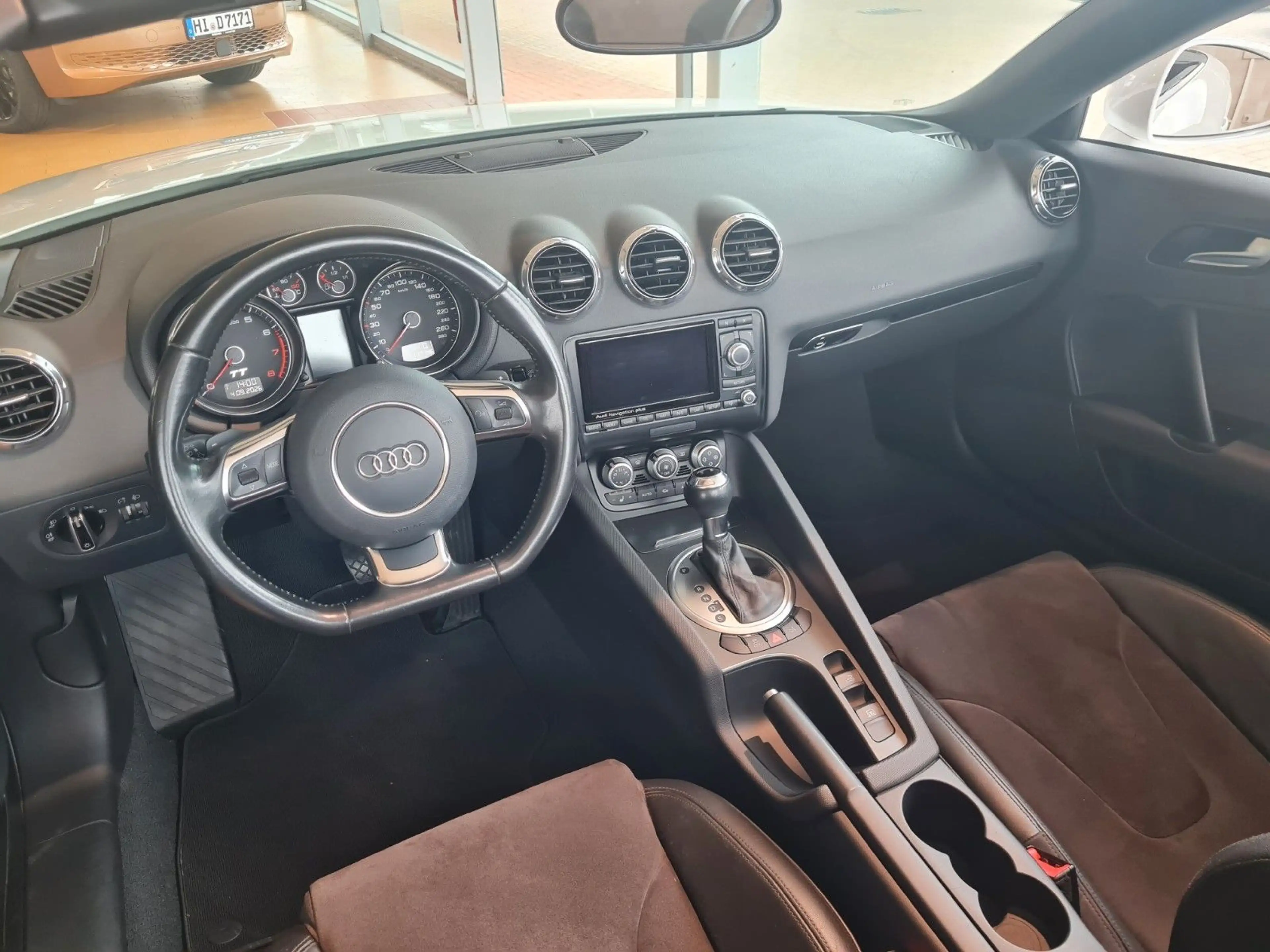 Audi TT Roadster 2.0 TFSI — photo 9