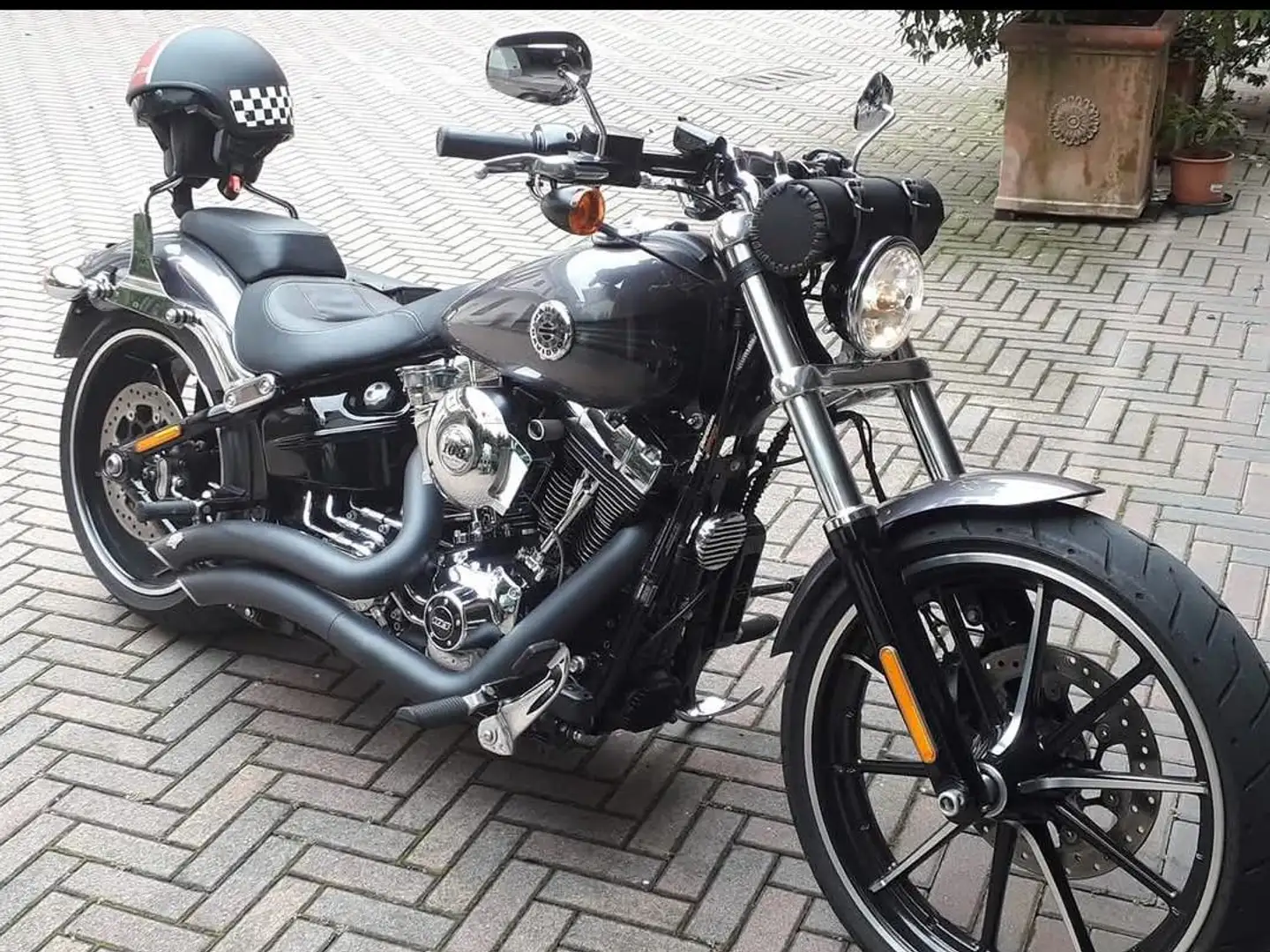 Harley-Davidson Breakout 103 Grigio - 2
