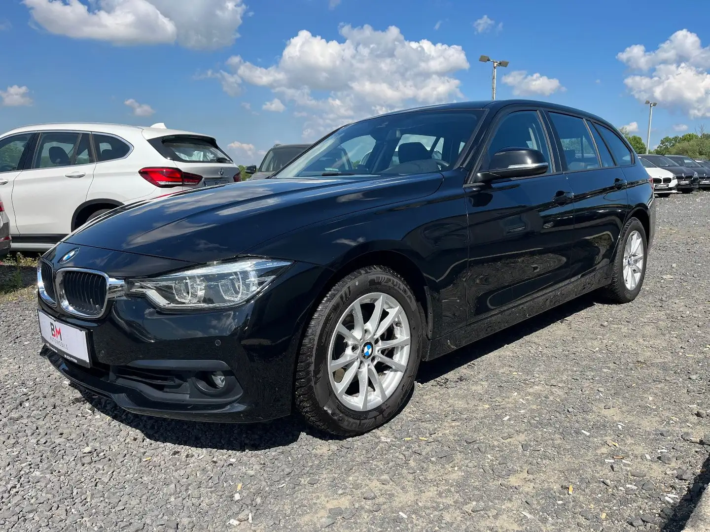 BMW 320 i*AUTOMATIK*LED*SHZ*PDC V+H*NAVI*ALU* Negro - 1