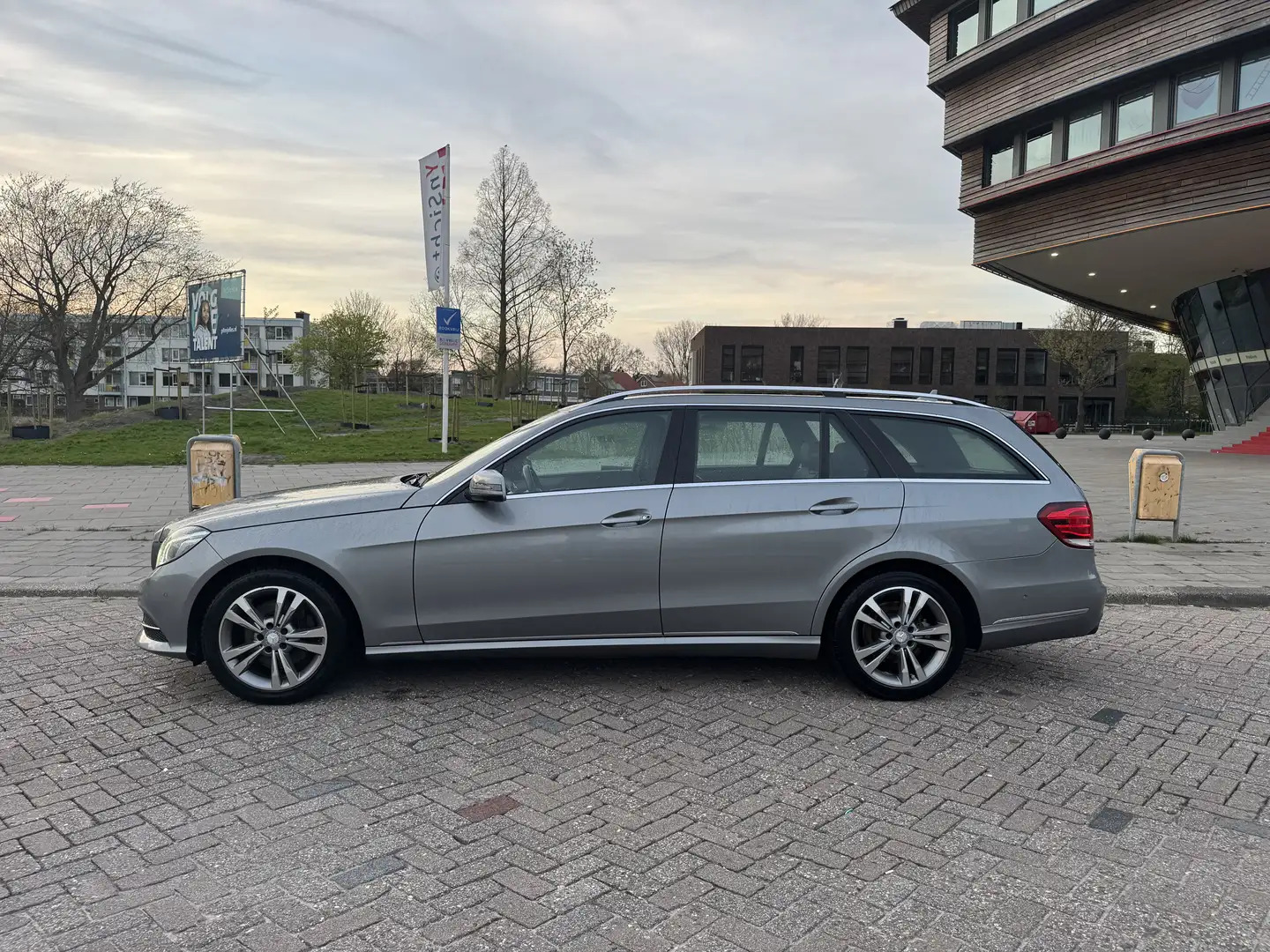 Mercedes-Benz E 300 BT.HY.PresAvant. Grijs - 2