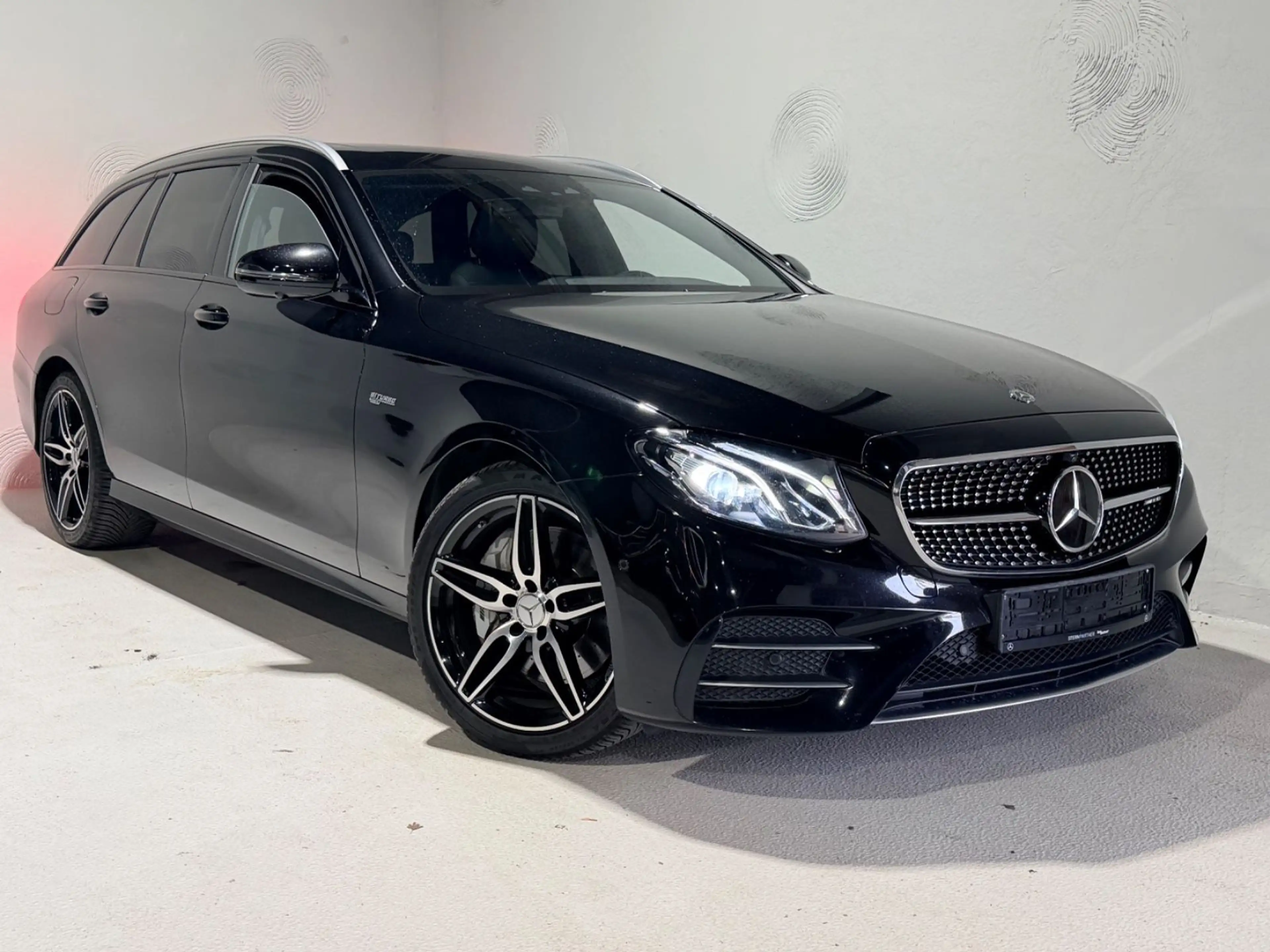 Mercedes-Benz E 43 AMG 4Matic*Schiebedach*360*Leder
