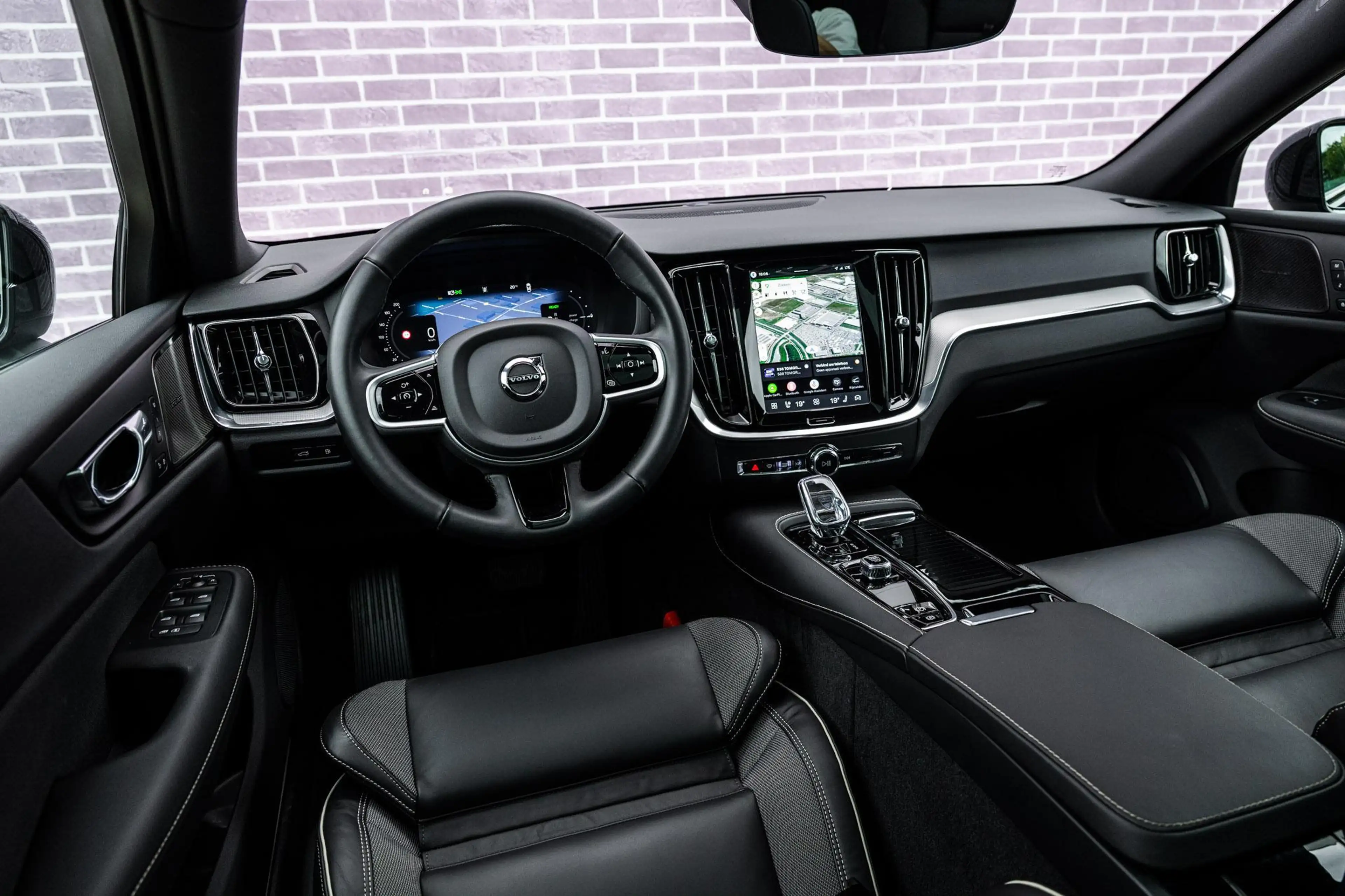 Volvo V60 2.0 T8 Plug-in Hybrid AWD Plus Dark | SOH:100% | P — photo 11
