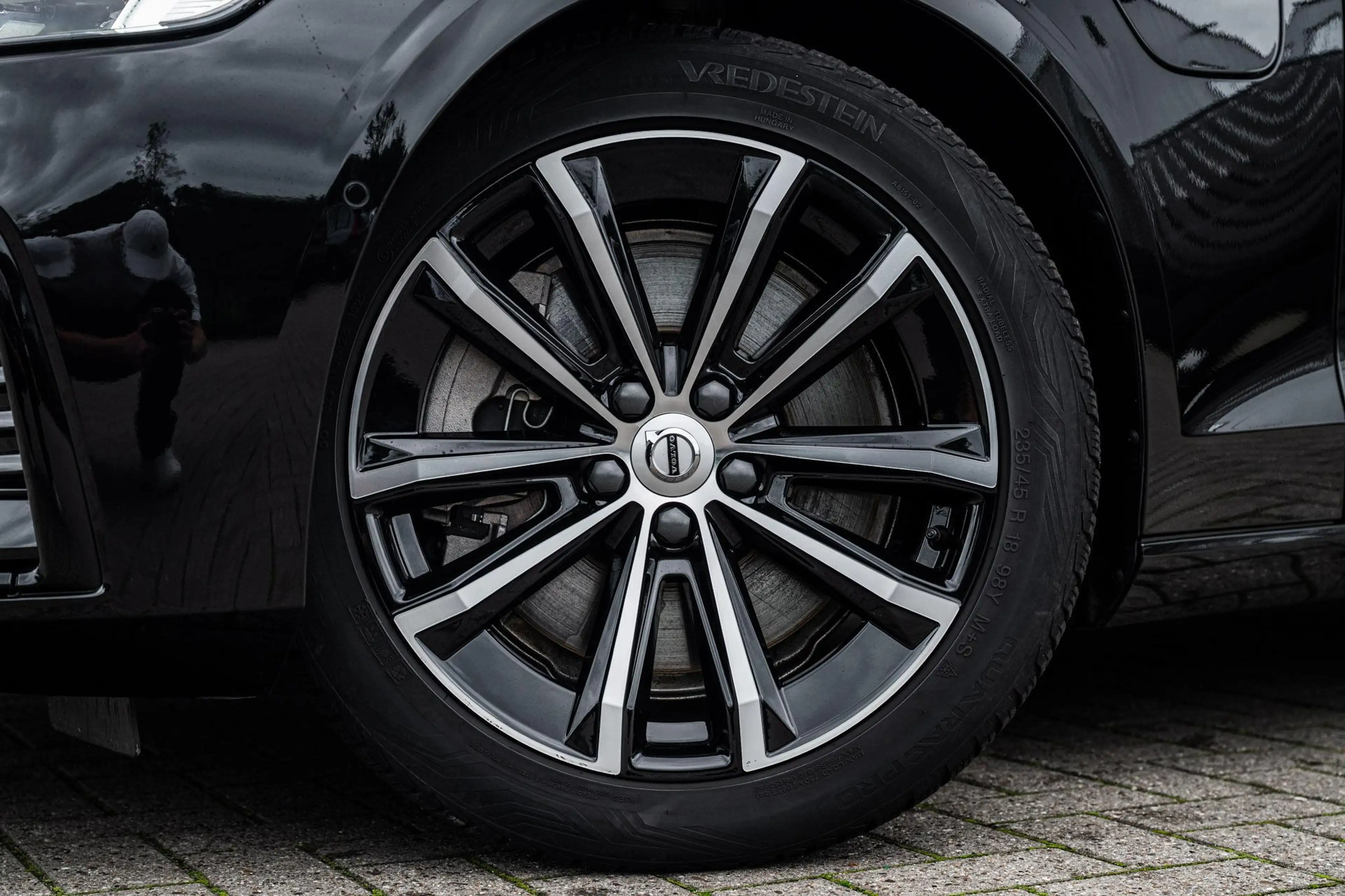 Volvo V60 2.0 T8 Plug-in Hybrid AWD Plus Dark | SOH:100% | P — photo 8