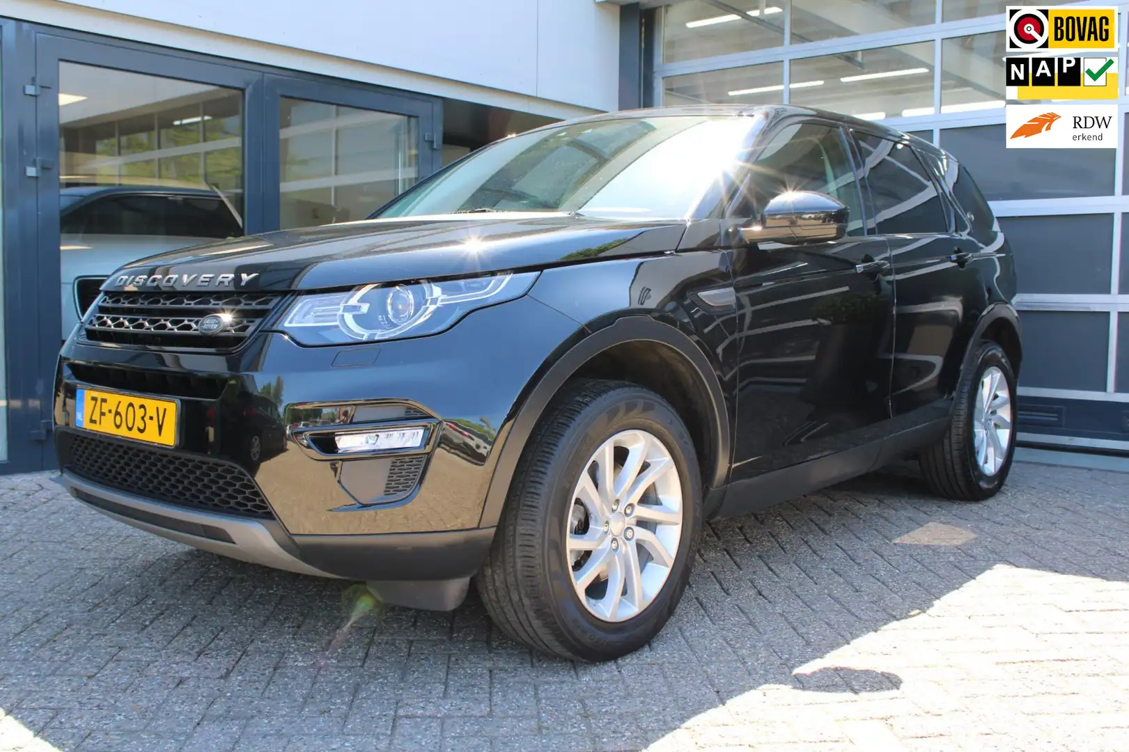 Land Rover Discovery Sport 2.0 TD4 Urban Series SE Zwart - 1