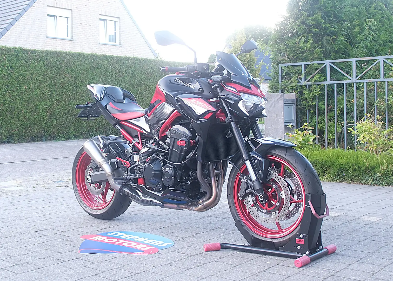 Kawasaki Z 900 Candy Persimmon Red / Ebony Rood - 1