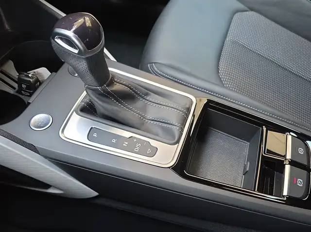 Audi Q2 view 11