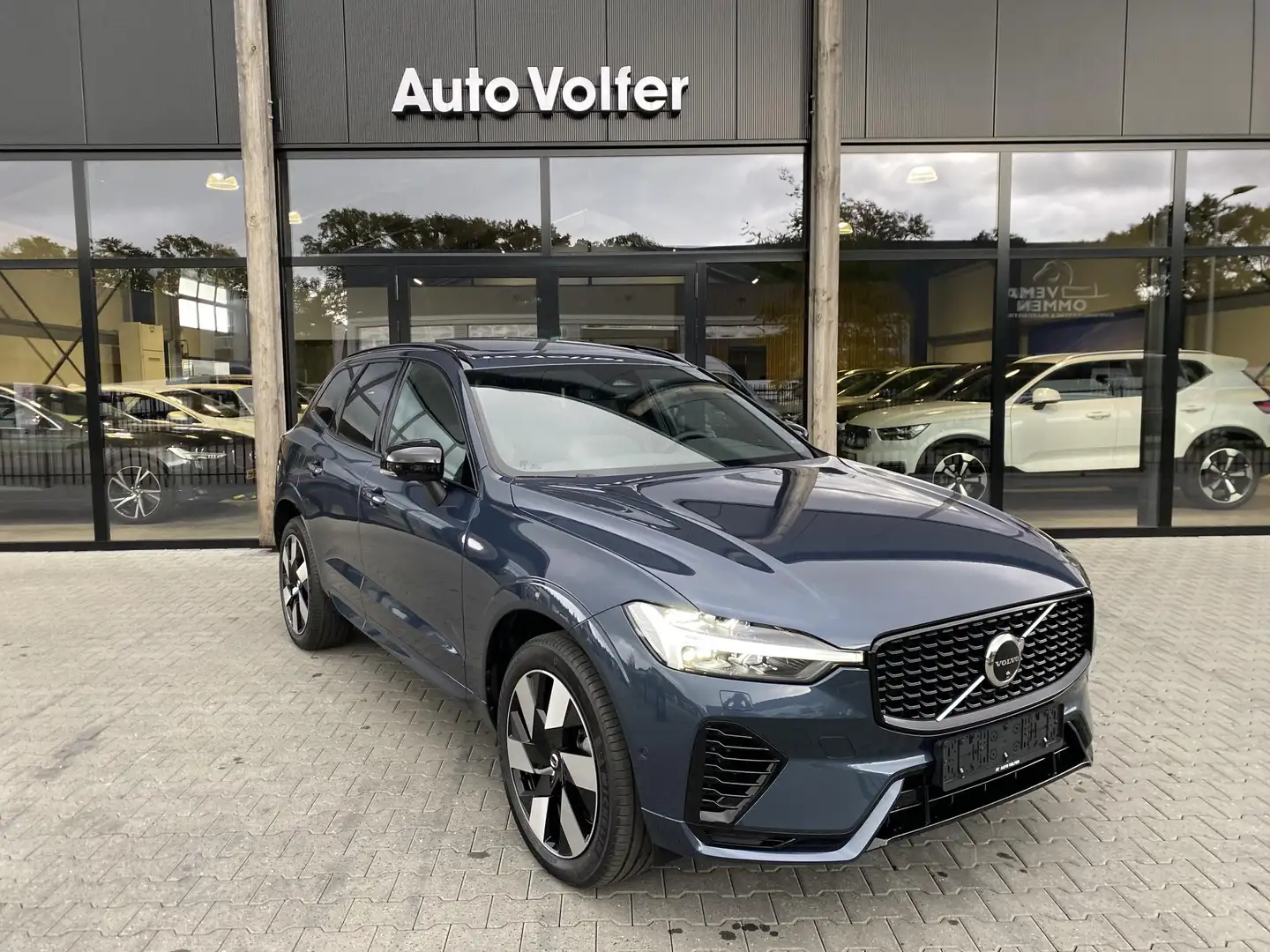 Volvo XC60 2.0 T6 Plug-in hybrid AWD Plus Dark 360|ACC|H&K|tr Blauw - 1