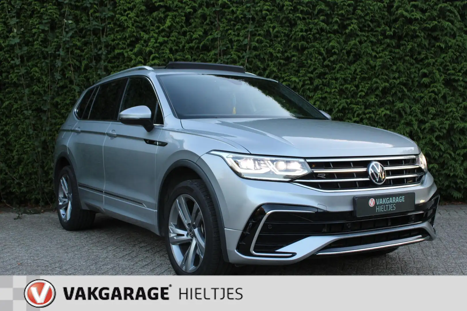 Volkswagen Tiguan Allspace 1.5 TSI R-Line Business+ 7p. 2+2 fabrieksgarantie Grijs - 1