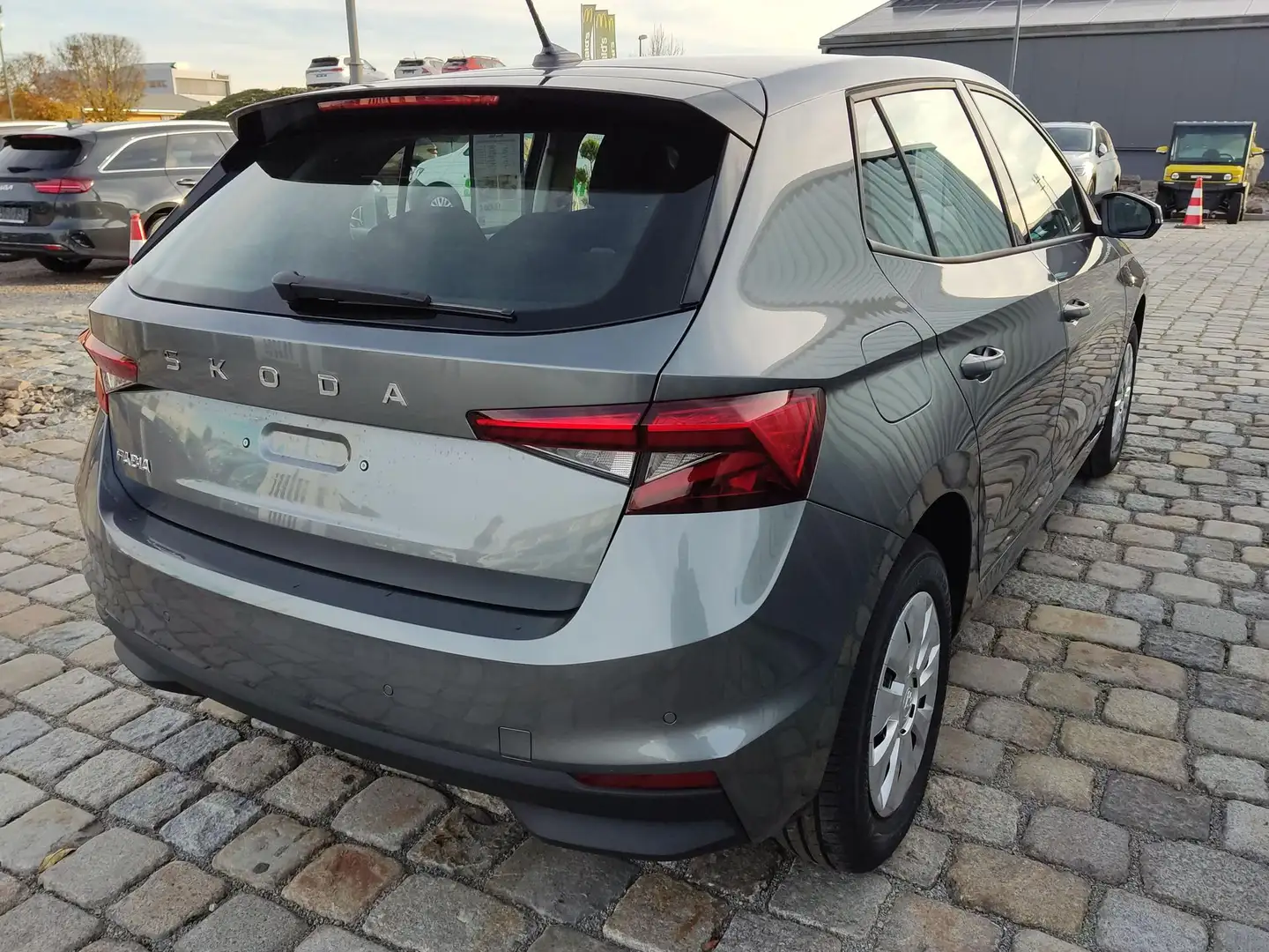 Skoda Fabia Selection 1.0 TSI 95 PS 4-Jahre-Garantie-AppleC... Grau - 2