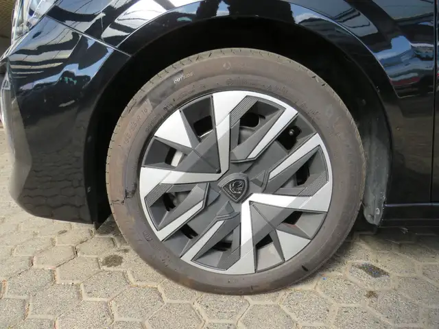 Peugeot 208 view 6
