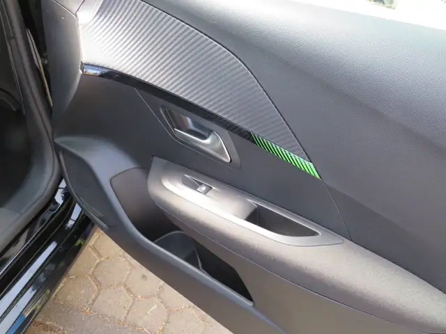 Peugeot 208 view 10