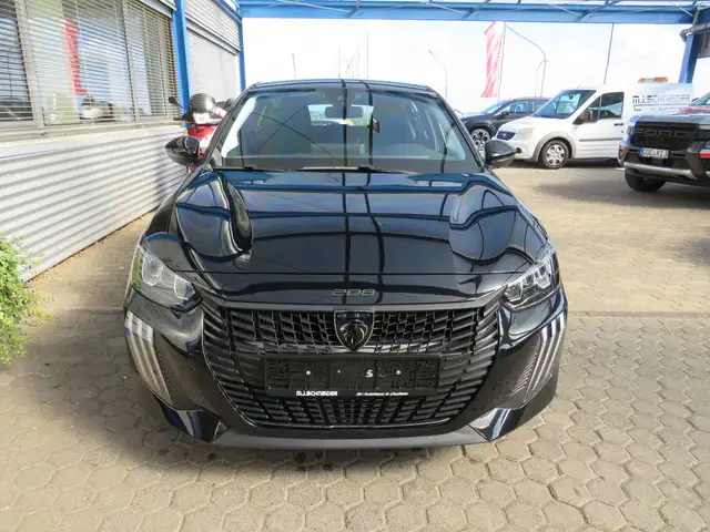 Peugeot 208 view 4