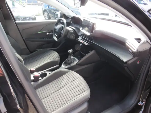 Peugeot 208 view 11