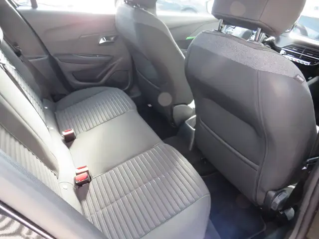 Peugeot 208 view 13