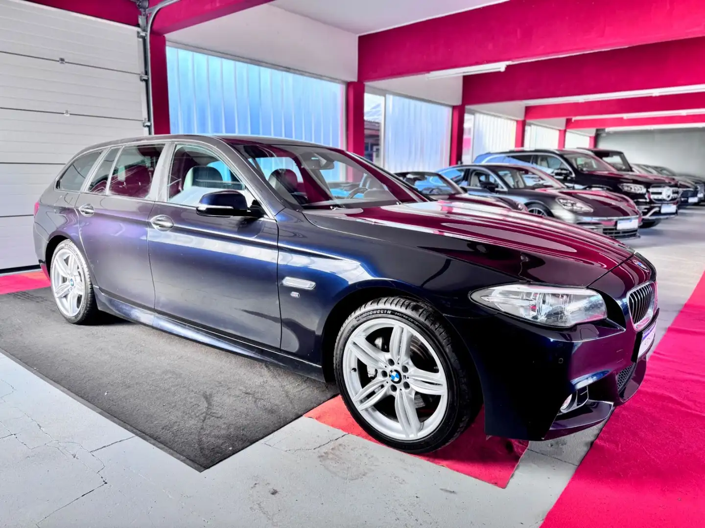BMW 530 d xDrive M Paket AHK Virtual Kamera NaviProf Schwarz - 2