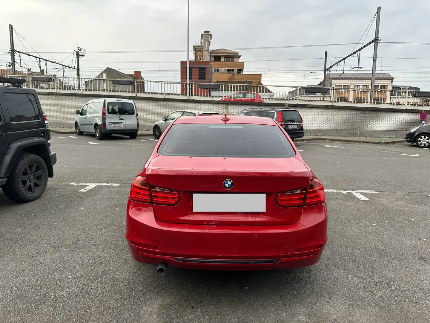 BMW 318 318d 2015 euro6b Rouge - 2