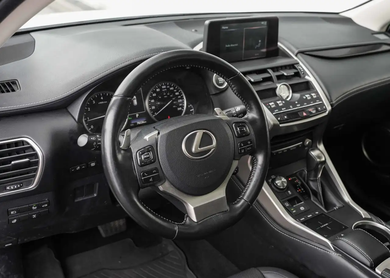 Lexus NX снимка Lexus NX