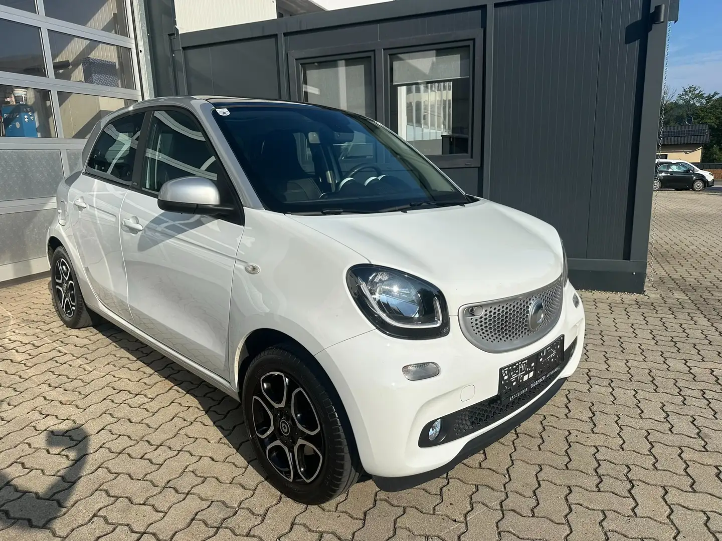 smart forFour Basis 66 kW (453.044) Weiß - 1