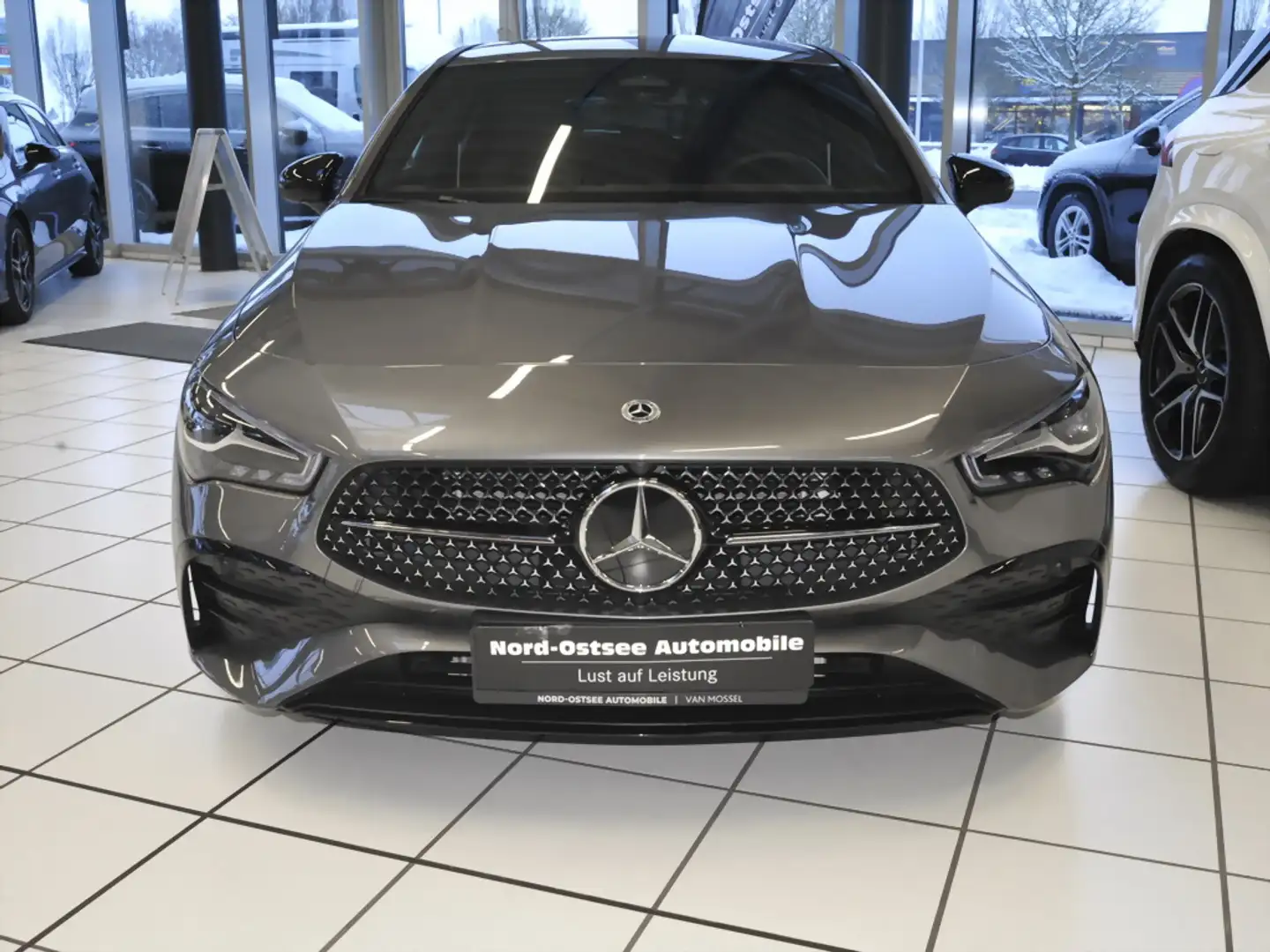 Mercedes-Benz CLA 200 d SB AMG NIGHT MBUX SHZ LED Grau - 2