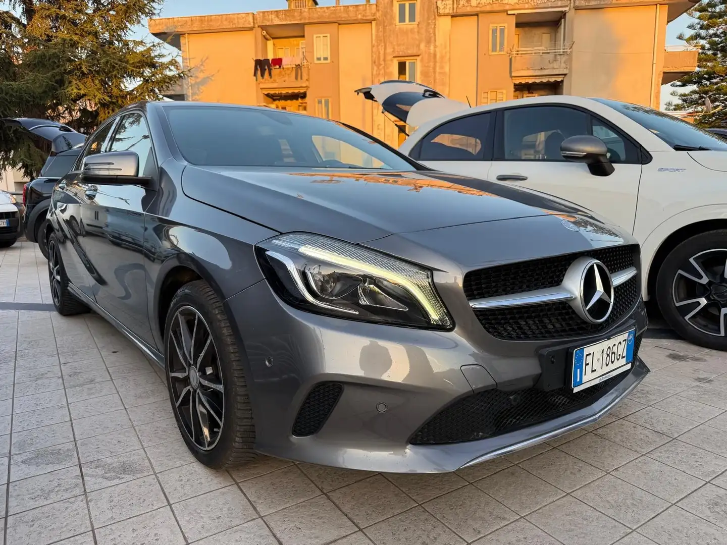 Mercedes-Benz A 200 A 200 d Premium 4matic UNICO PROPRIETARIO Noir - 1