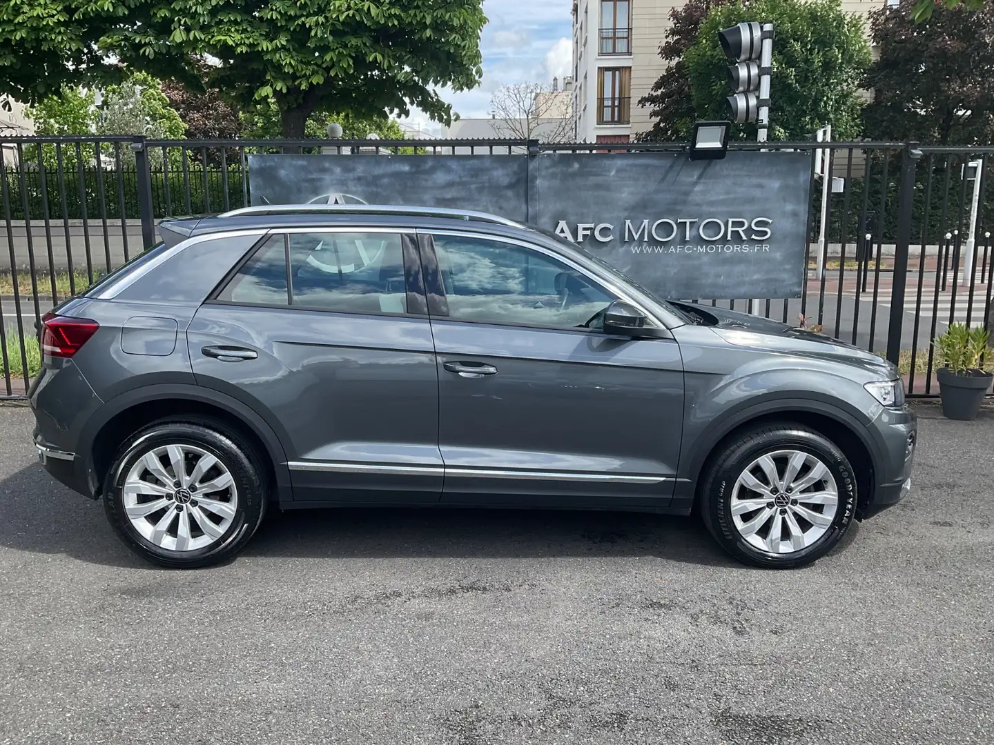 Volkswagen T-Roc 150 Ch Evo Carat DSG 7 Grau - 2
