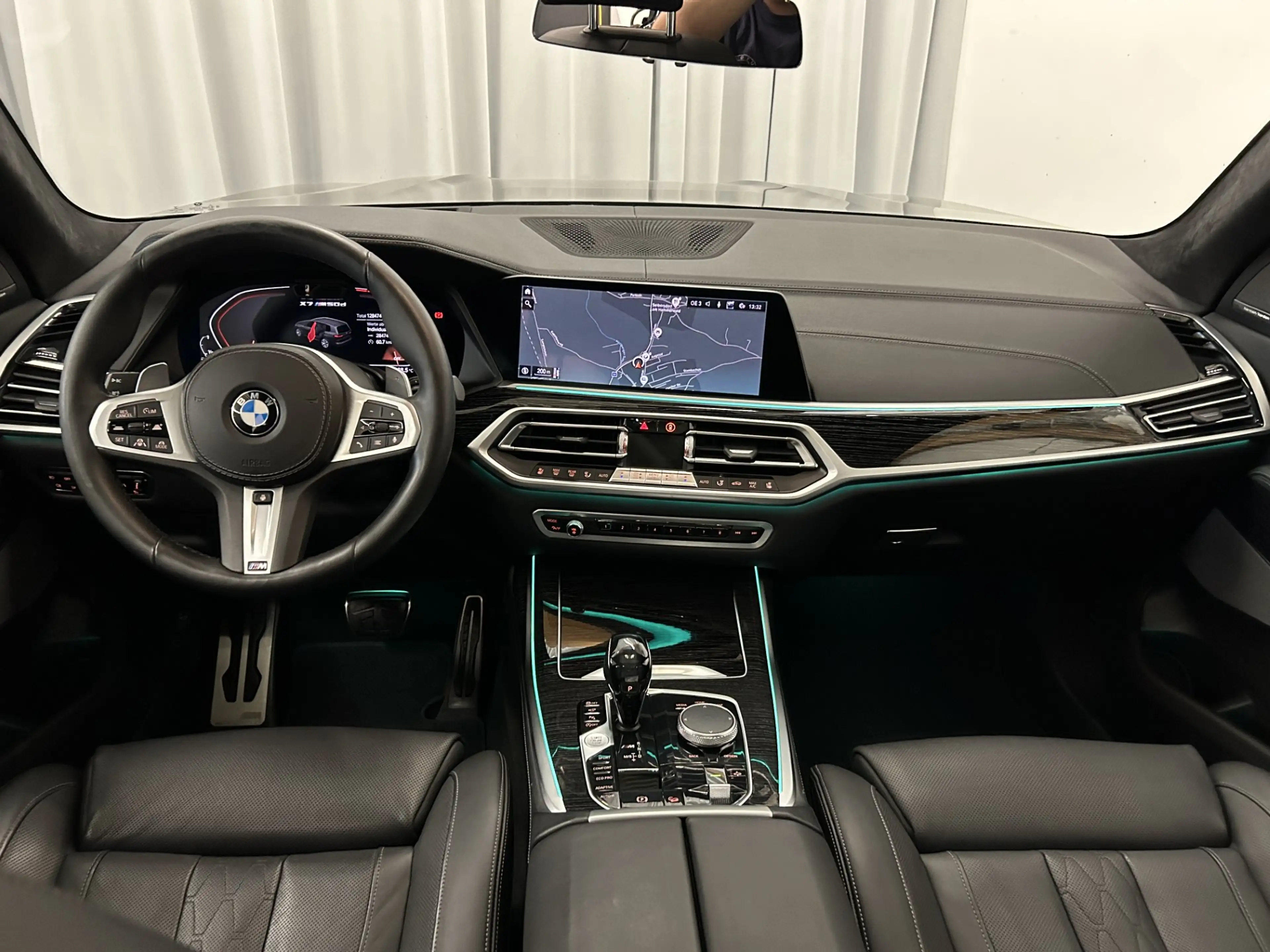 BMW X7 M50d *7-Sitzer / Night-Vision / AHV / Innovationspaket* — photo 10