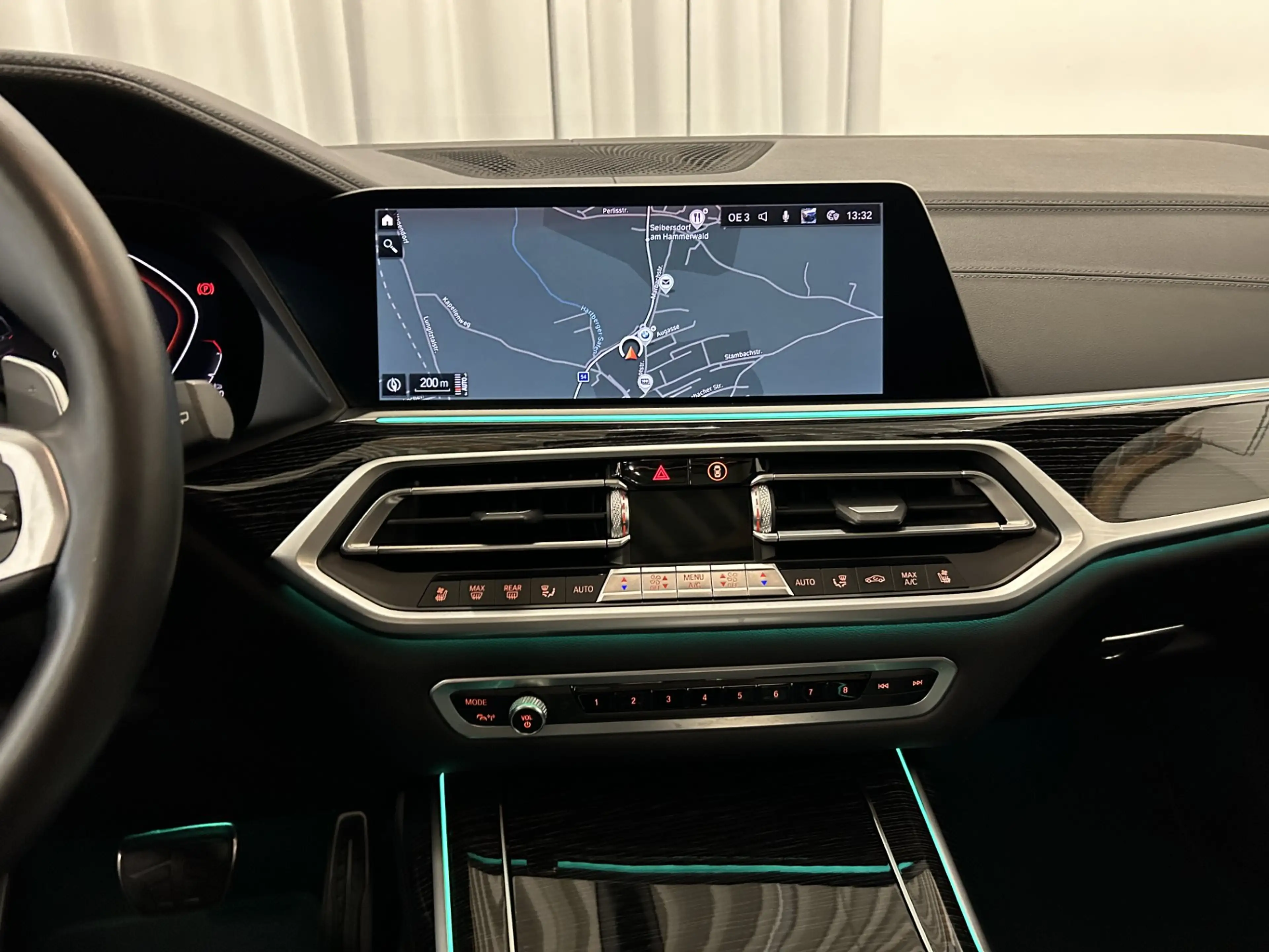 BMW X7 M50d *7-Sitzer / Night-Vision / AHV / Innovationspaket* — photo 12