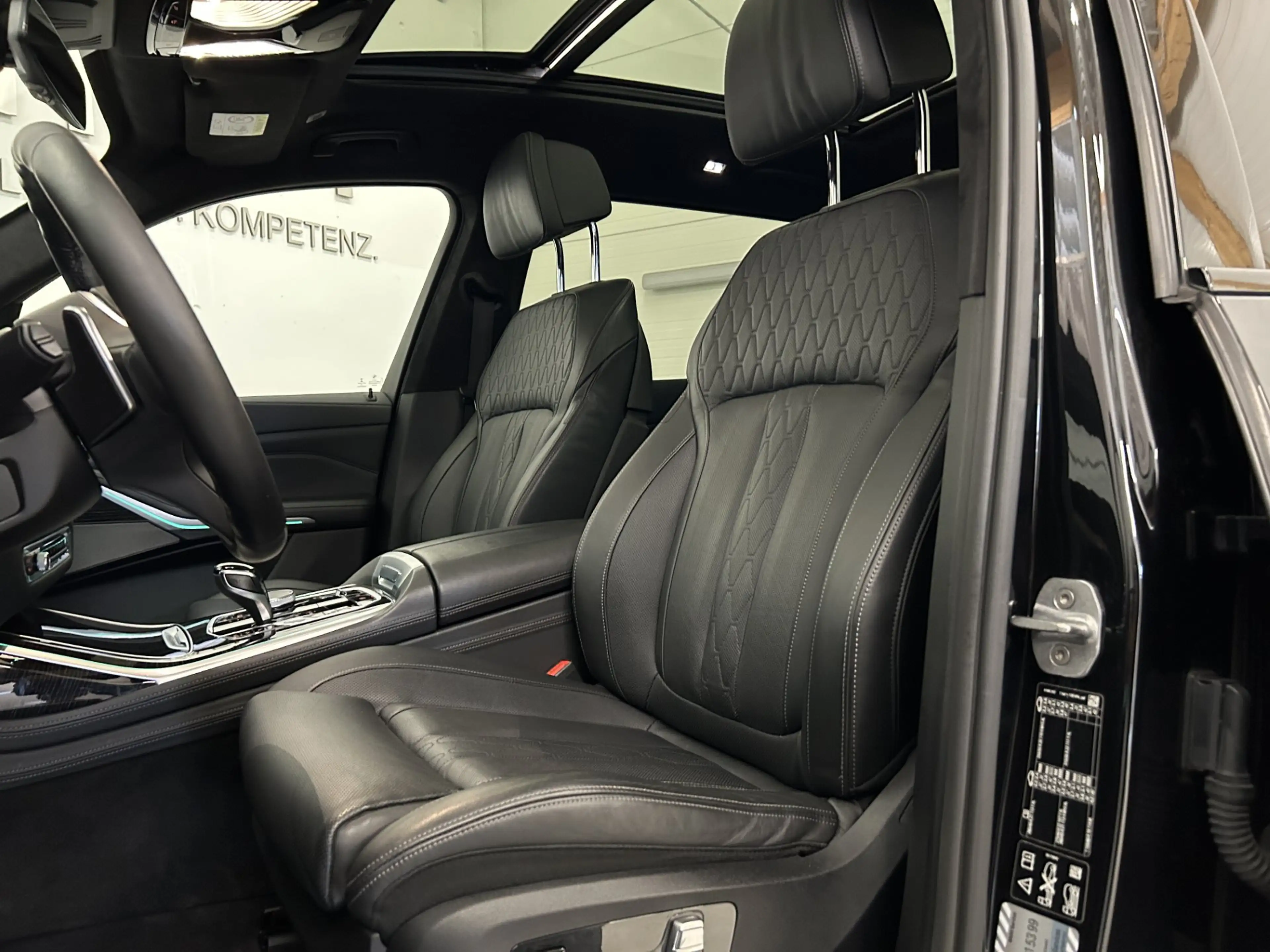 BMW X7 M50d *7-Sitzer / Night-Vision / AHV / Innovationspaket* — photo 14