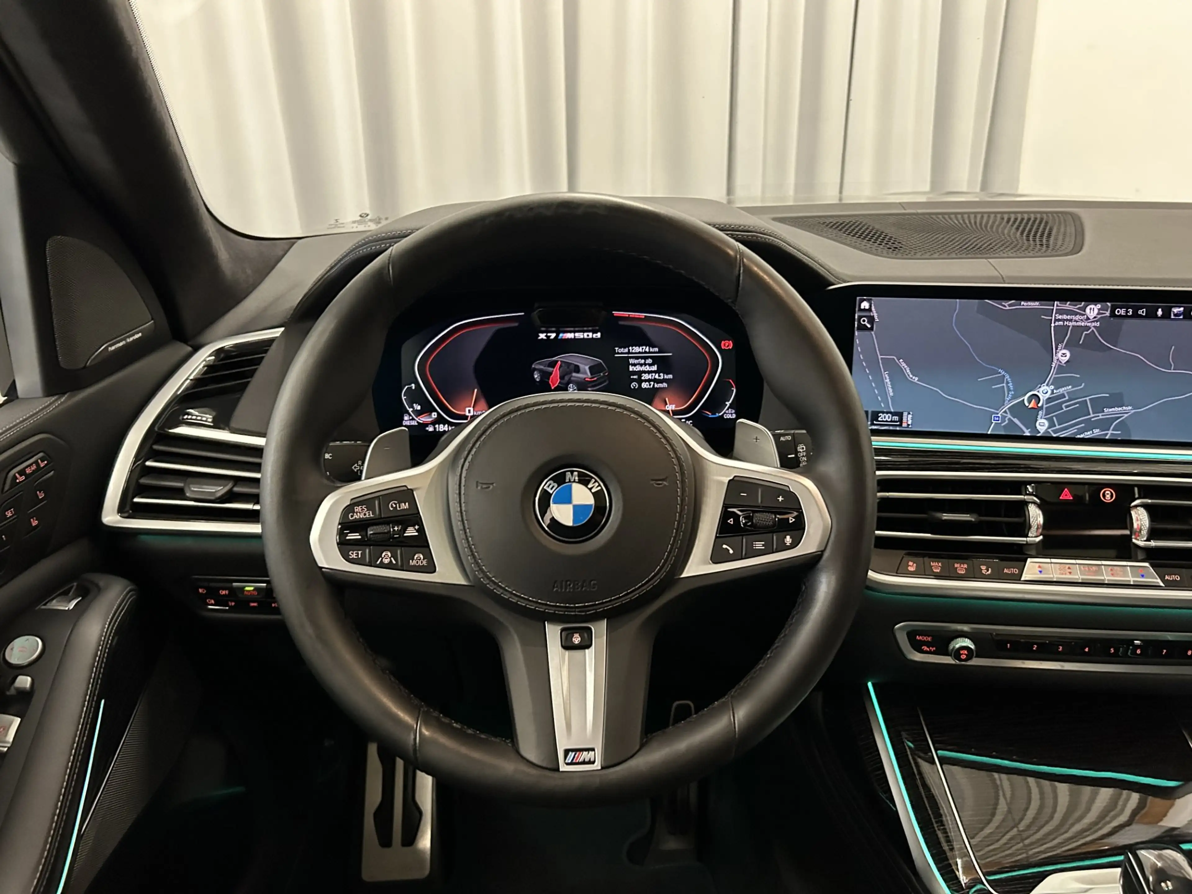 BMW X7 M50d *7-Sitzer / Night-Vision / AHV / Innovationspaket* — photo 11