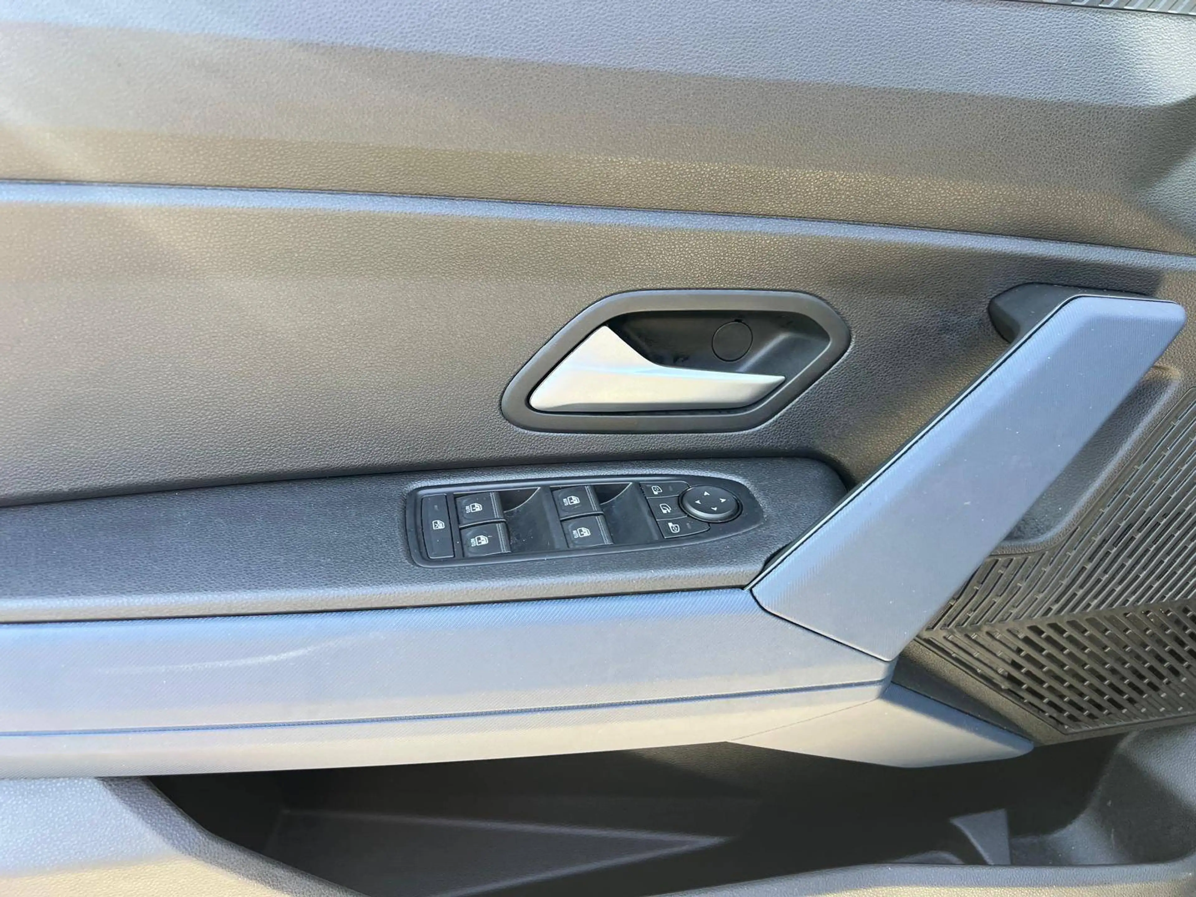 Dacia Duster Duster TCe 90 2WD Essential — photo 14