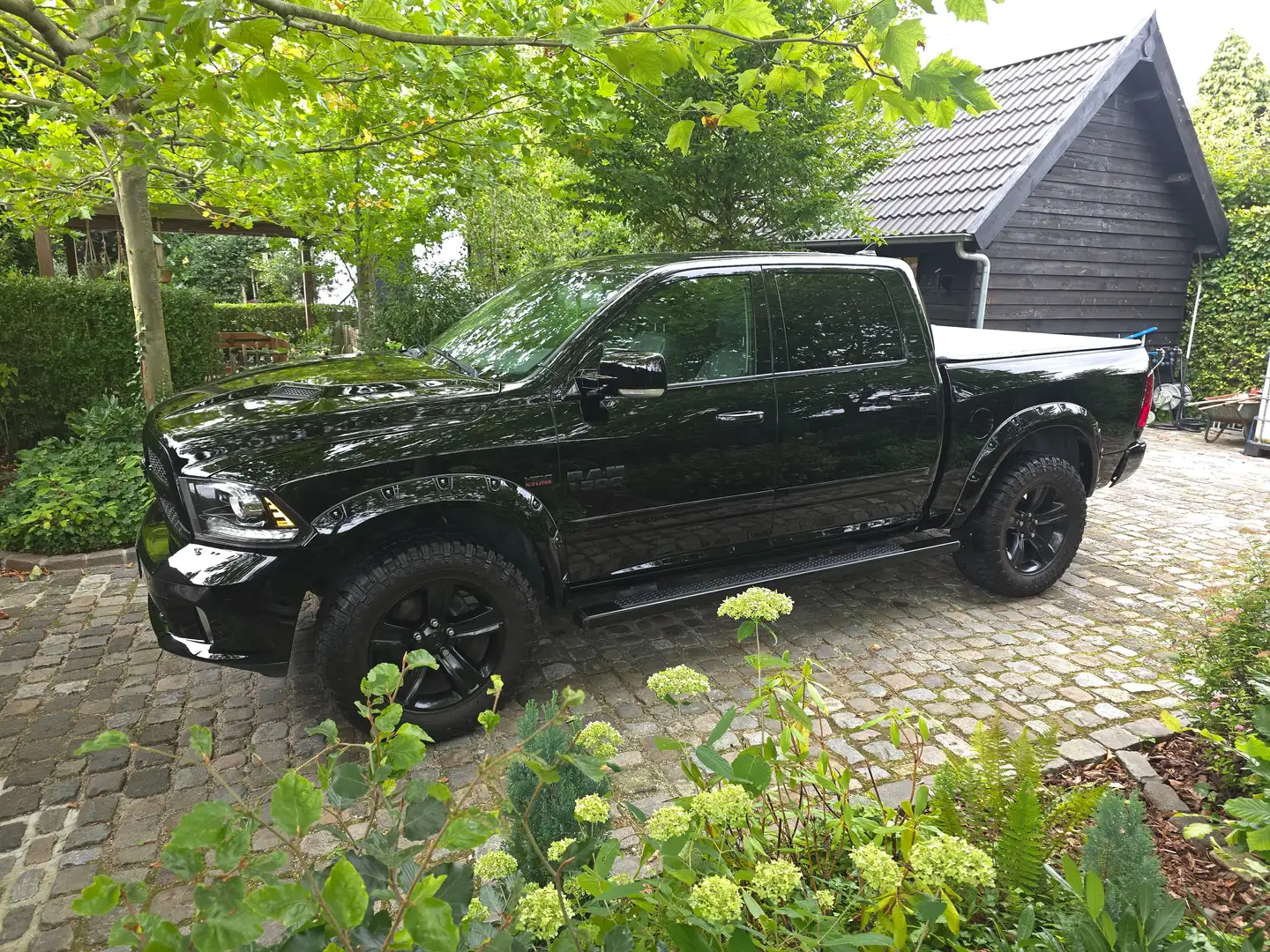 Dodge RAM RAM 5.7 V8 QC 6'4 Noir - 1