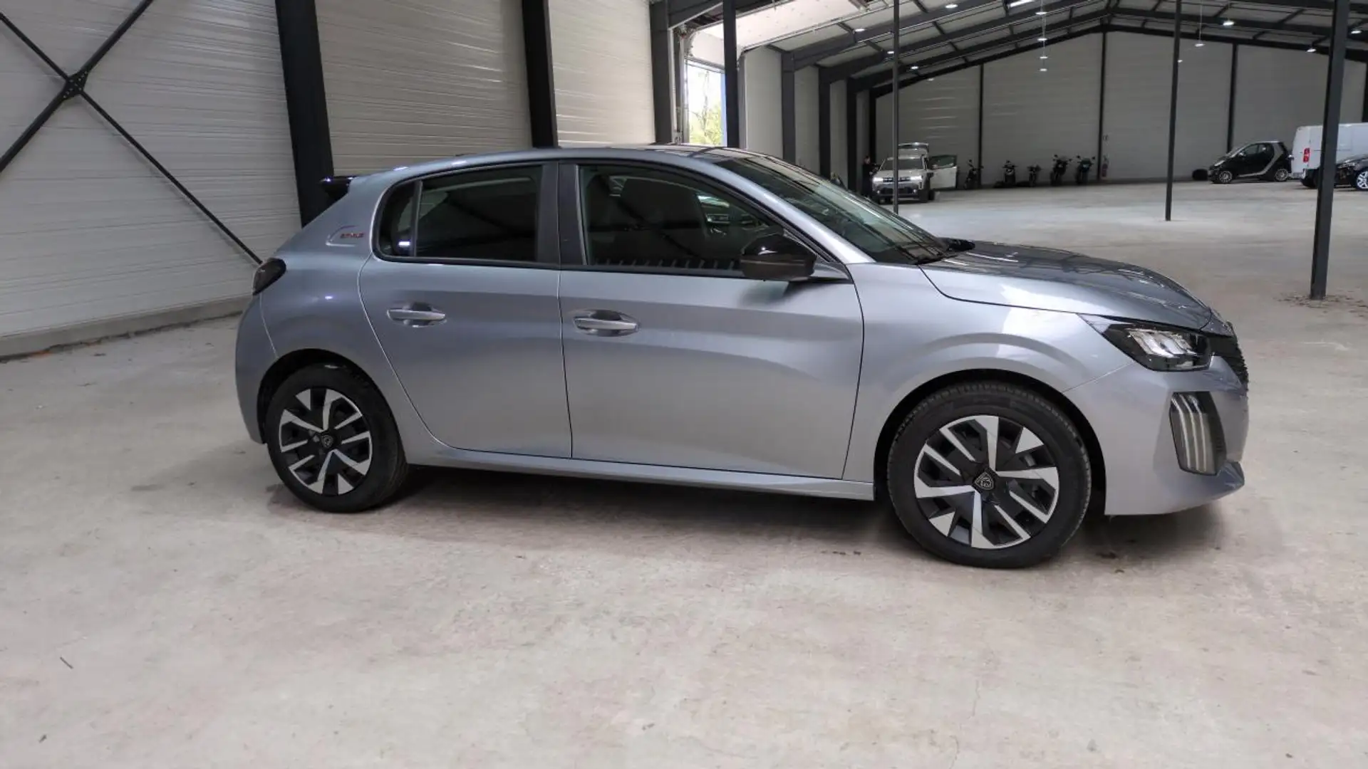 Peugeot 208 Hybrid 100 e-dcs6 style Grigio - 1