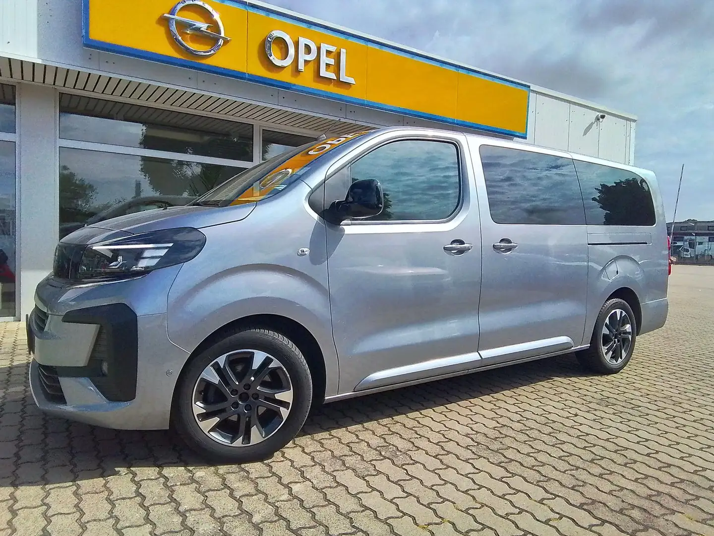Opel Zafira Life Edition XL (L3) 2.0 CDTI Grau - 2