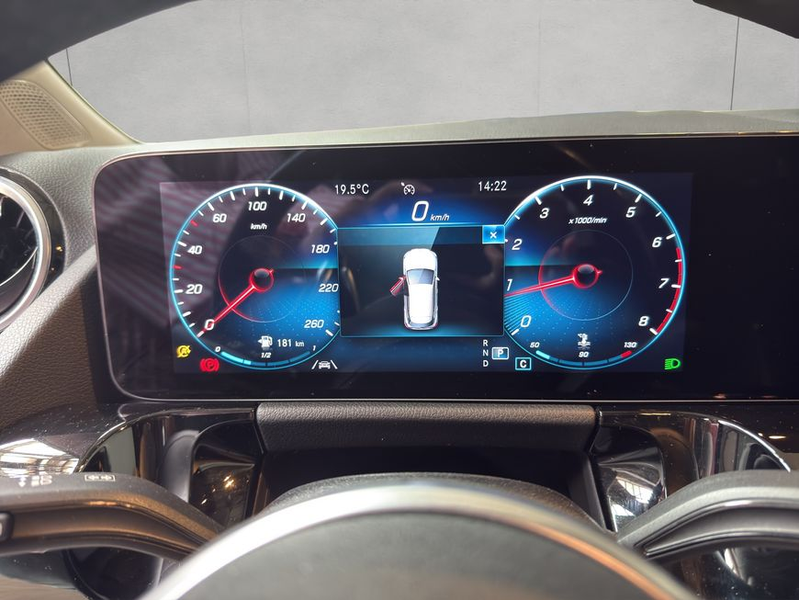 Mercedes-Benz GLA 200 GLA — photo 12