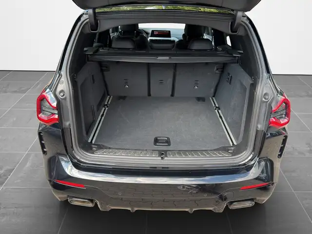 BMW X3 view 8