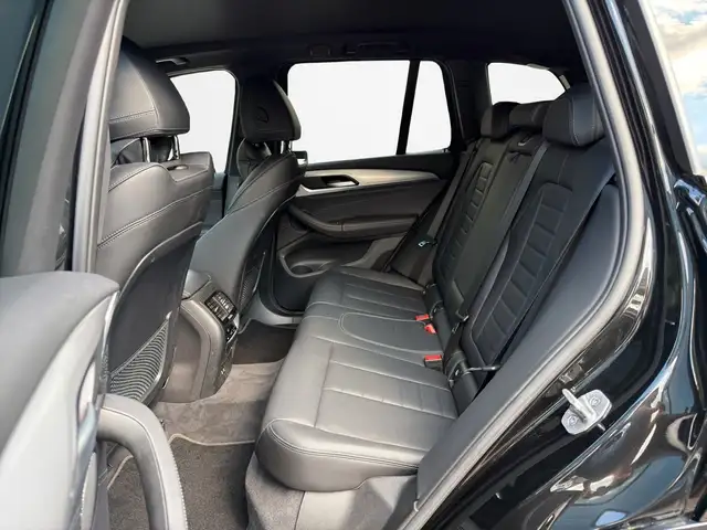 BMW X3 view 11