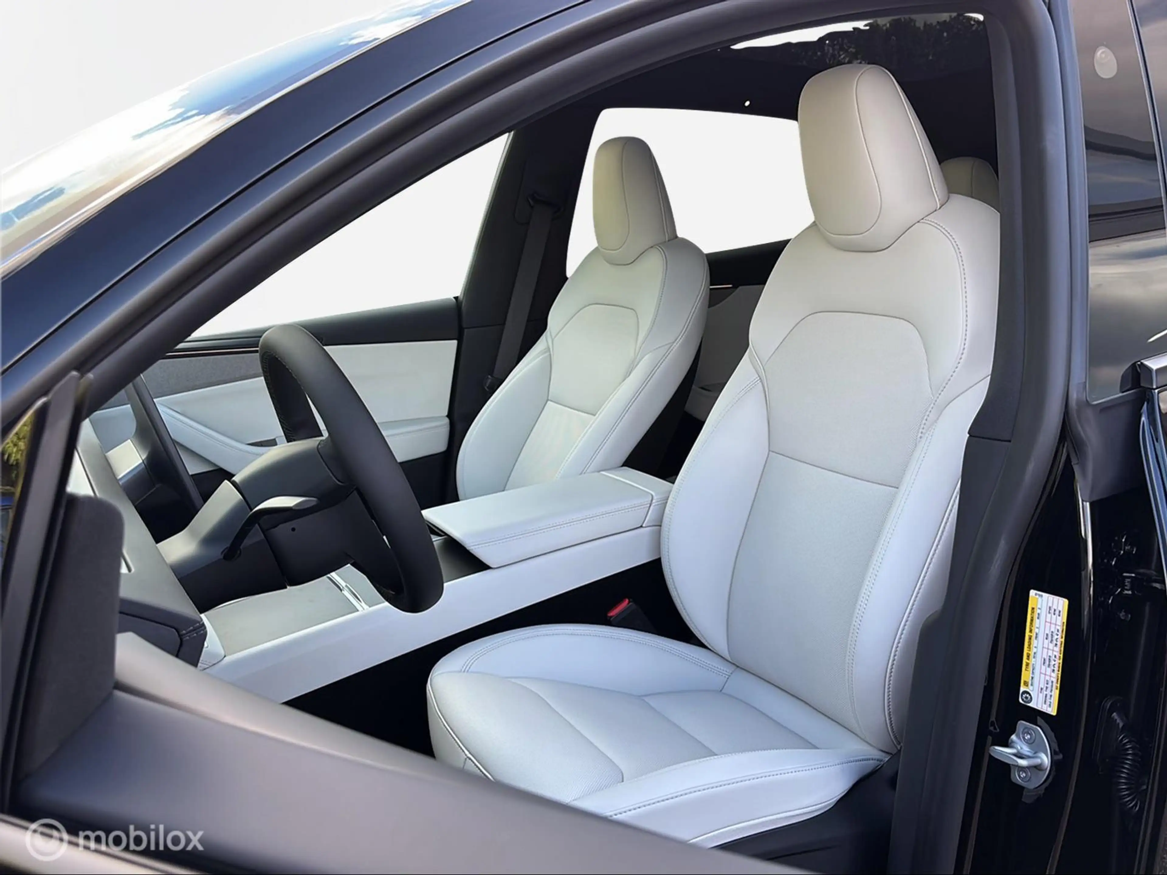 Tesla Model Y Premium Long Range RWD / Nieuw direct leverbaar!! — photo 6