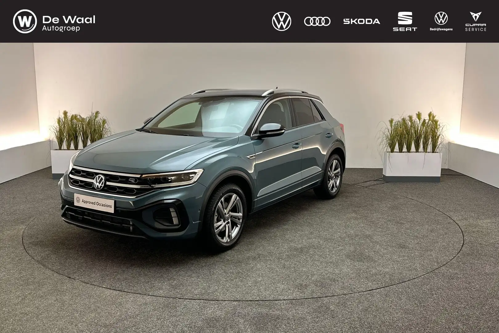 Volkswagen T-Roc 1.5 TSI 150pk DSG R-Line Edition | Trekhaak, LED P Azul - 1