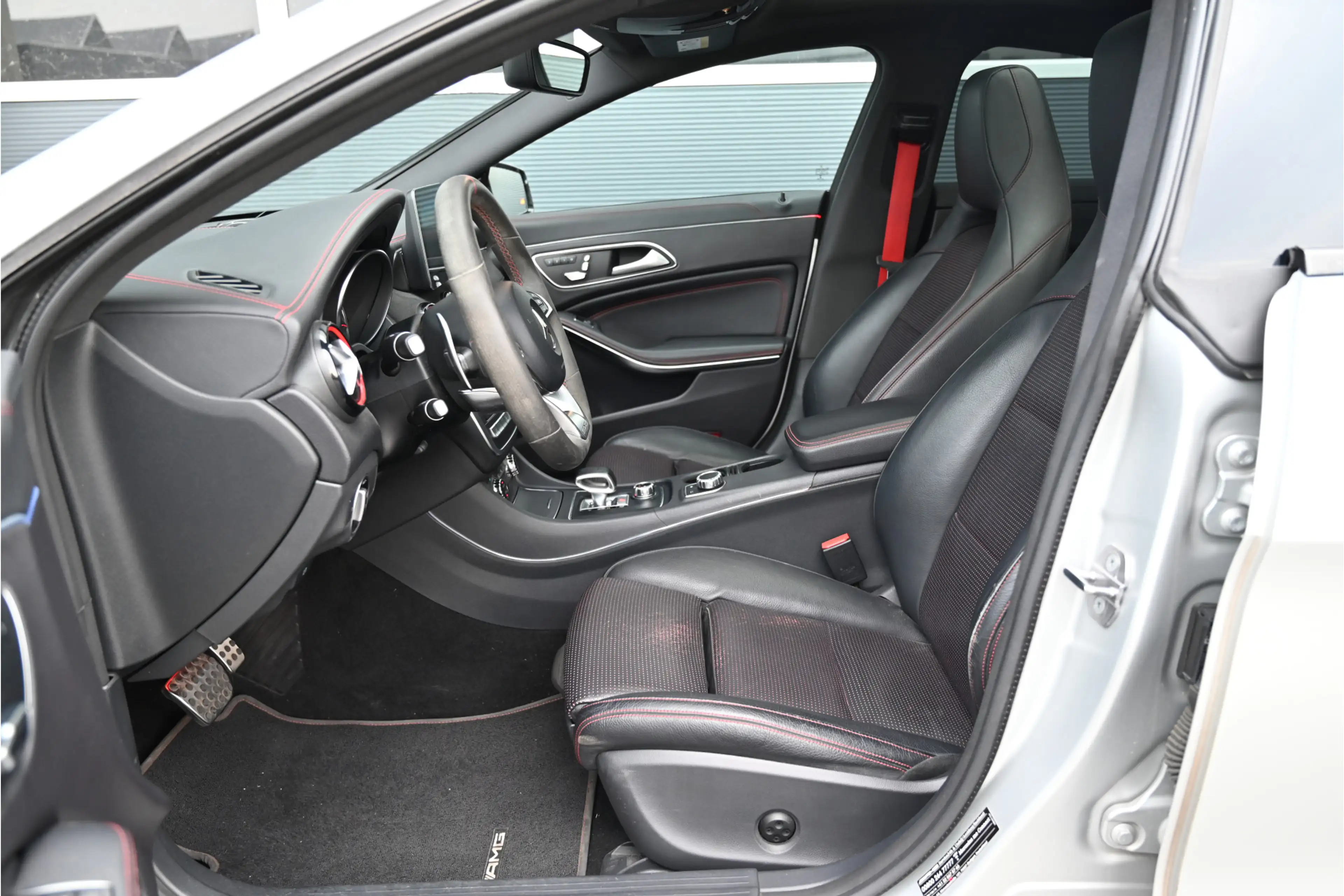 Mercedes-Benz CLA 45 AMG 4MATIC 381 PK / PANO / MAGNO / NIGHT / HARMAN KARD — photo 3