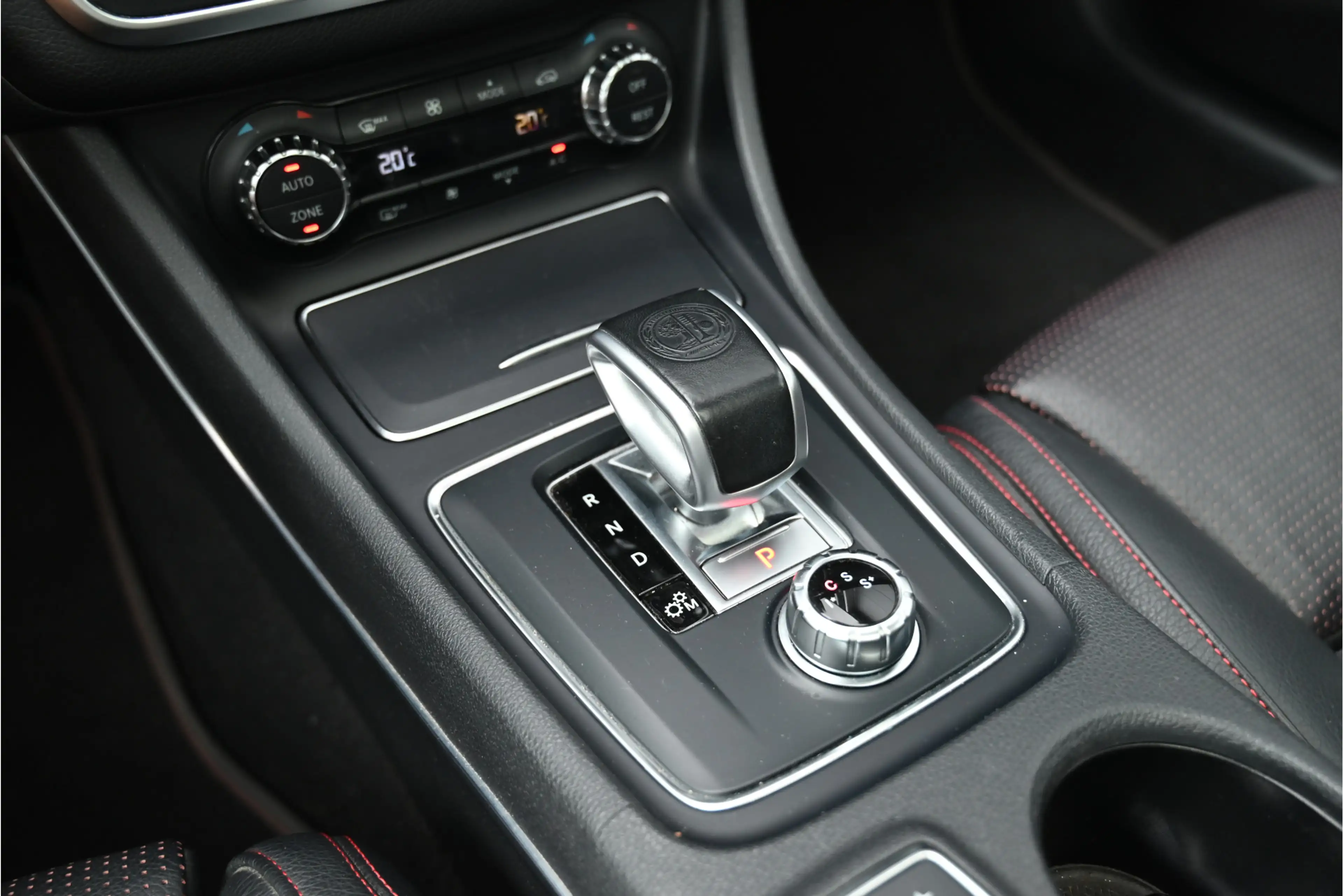 Mercedes-Benz CLA 45 AMG 4MATIC 381 PK / PANO / MAGNO / NIGHT / HARMAN KARD — photo 12