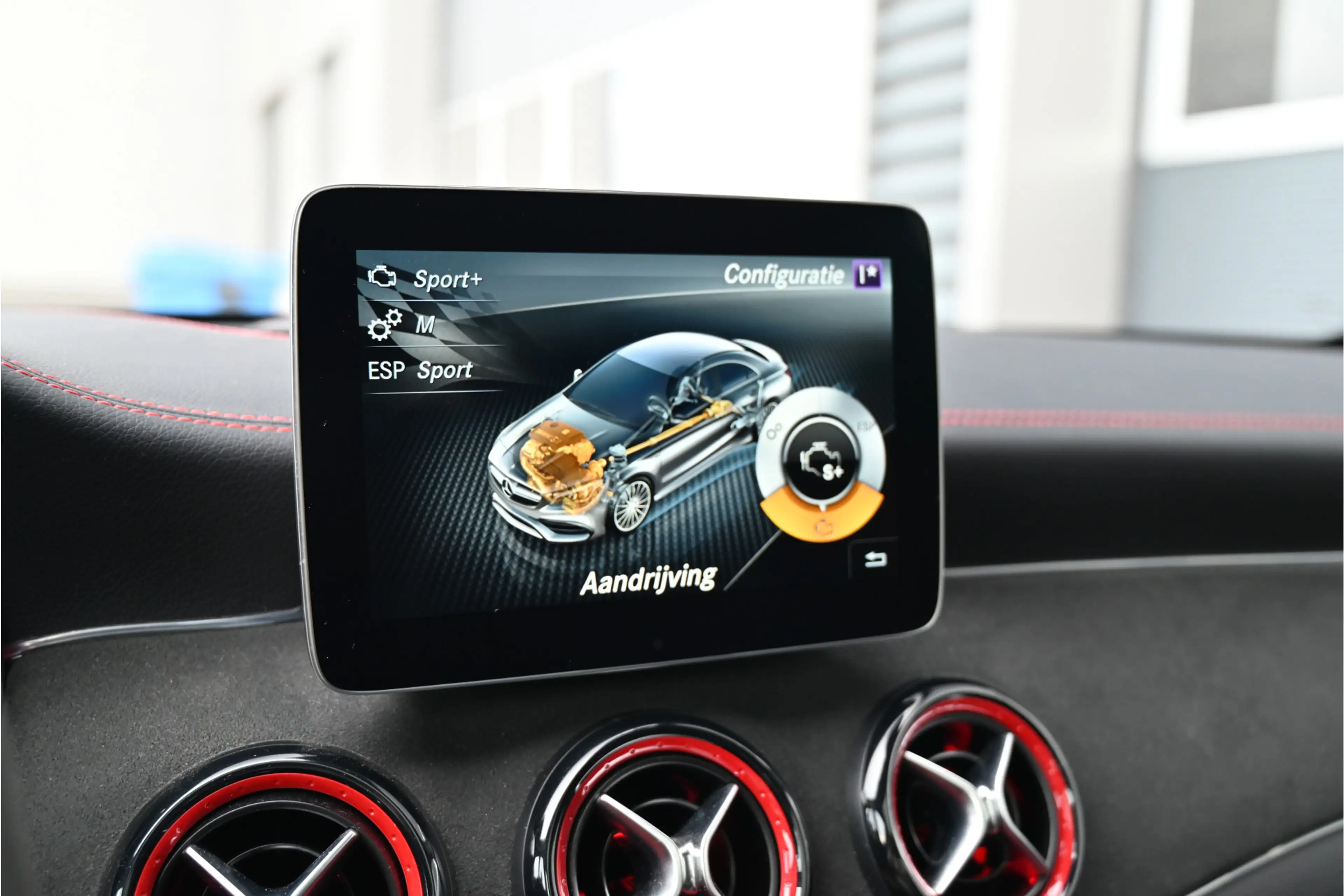 Mercedes-Benz CLA 45 AMG 4MATIC 381 PK / PANO / MAGNO / NIGHT / HARMAN KARD — photo 13