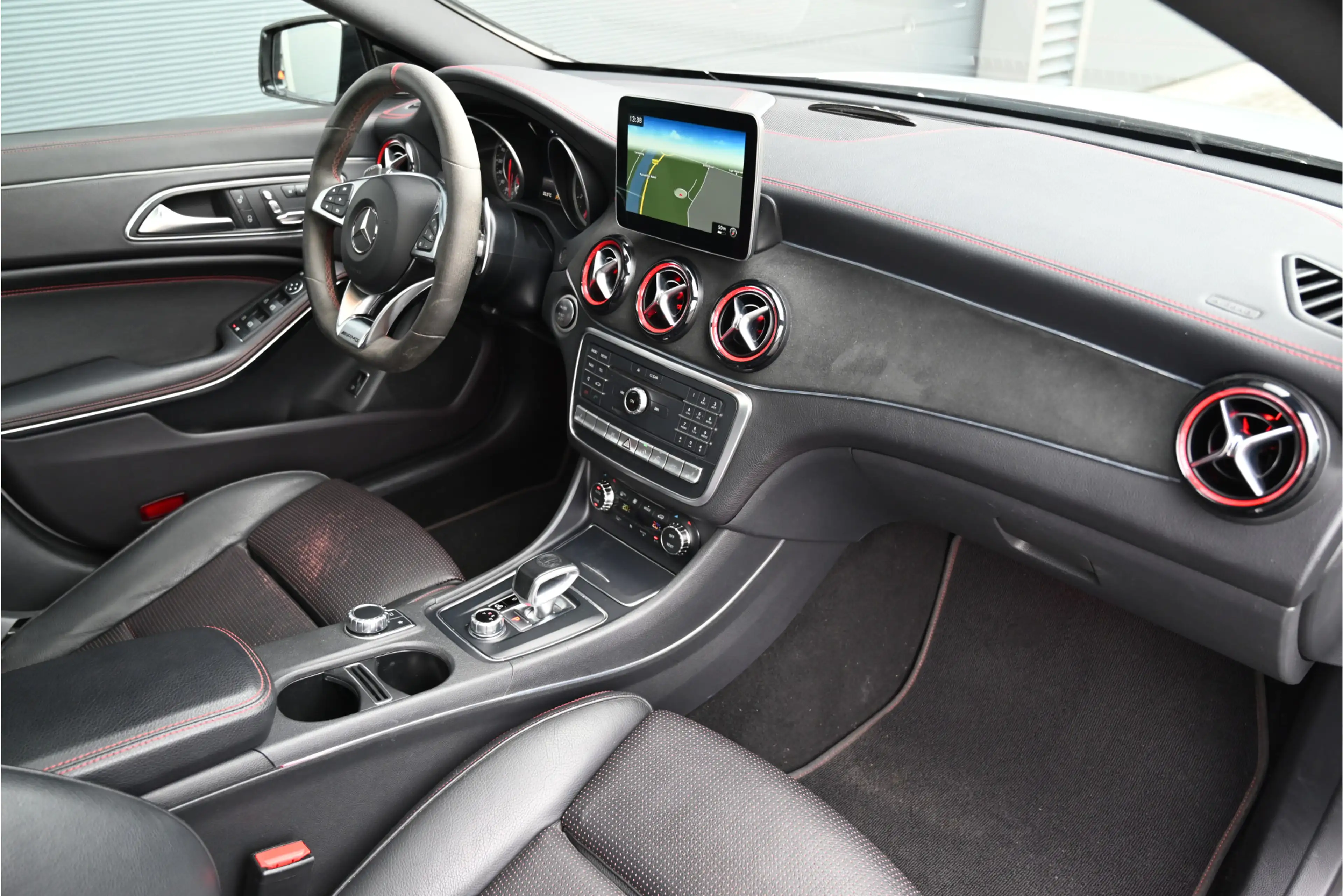 Mercedes-Benz CLA 45 AMG 4MATIC 381 PK / PANO / MAGNO / NIGHT / HARMAN KARD — photo 5