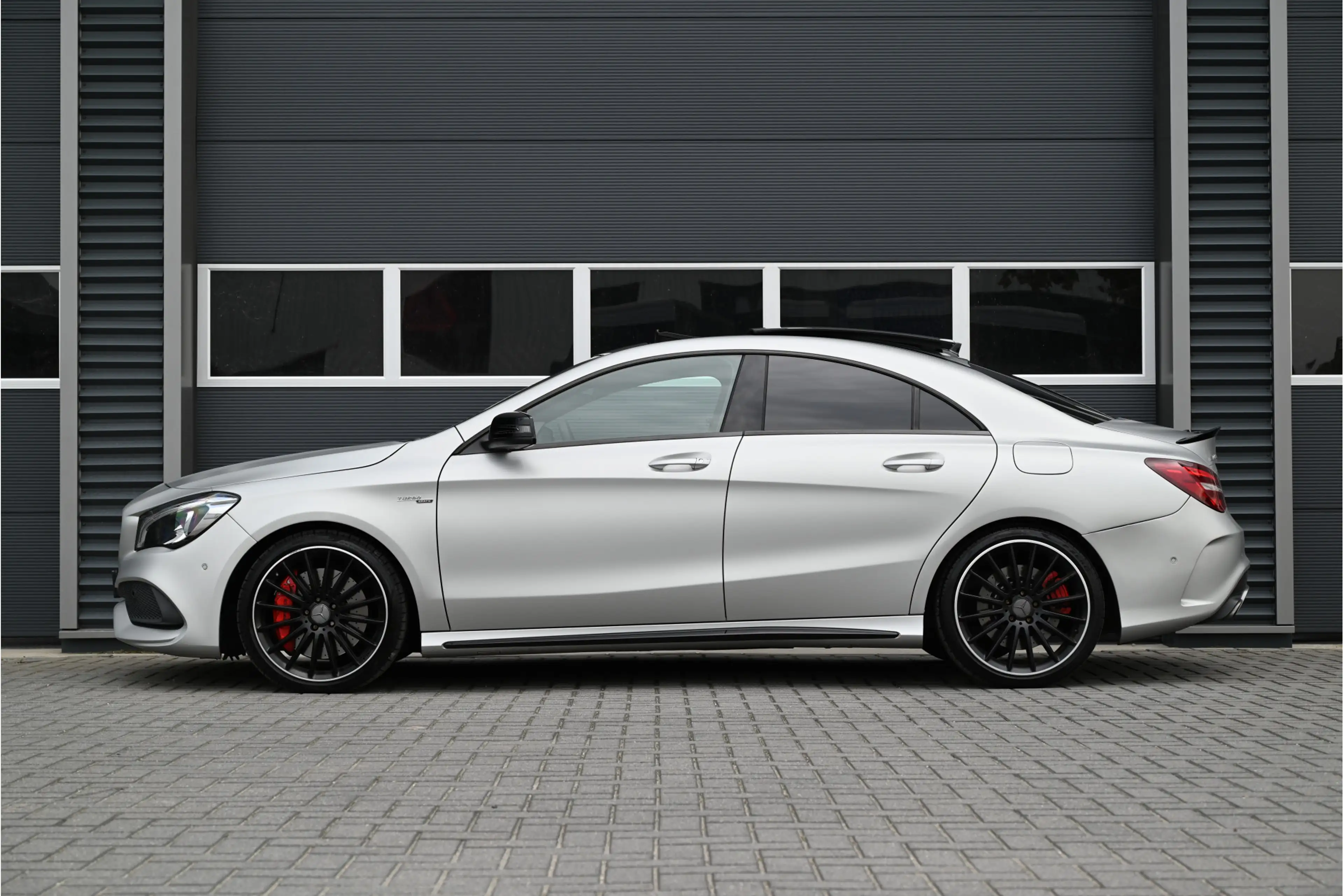 Mercedes-Benz CLA 45 AMG 4MATIC 381 PK / PANO / MAGNO / NIGHT / HARMAN KARD — photo 6