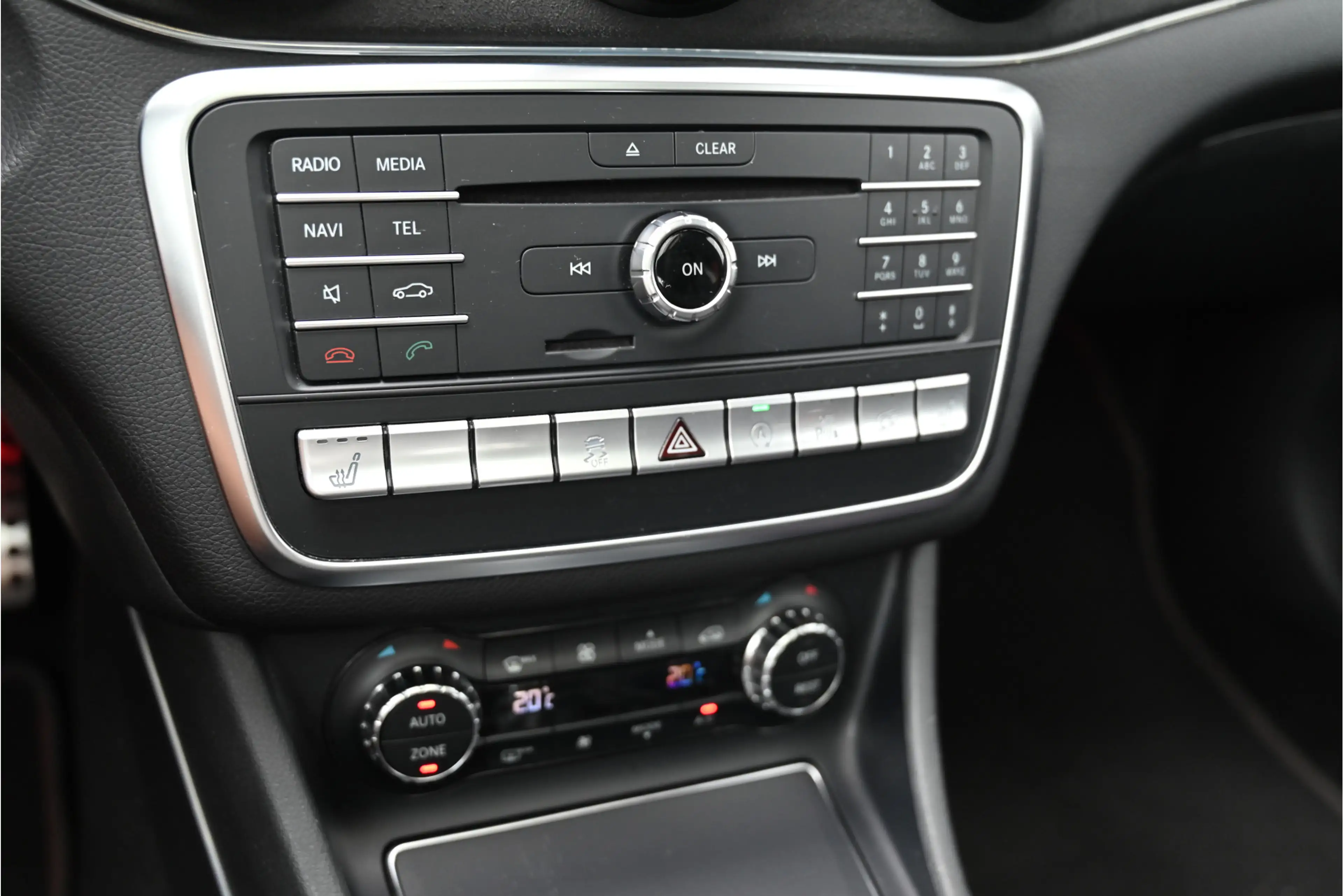 Mercedes-Benz CLA 45 AMG 4MATIC 381 PK / PANO / MAGNO / NIGHT / HARMAN KARD — photo 15